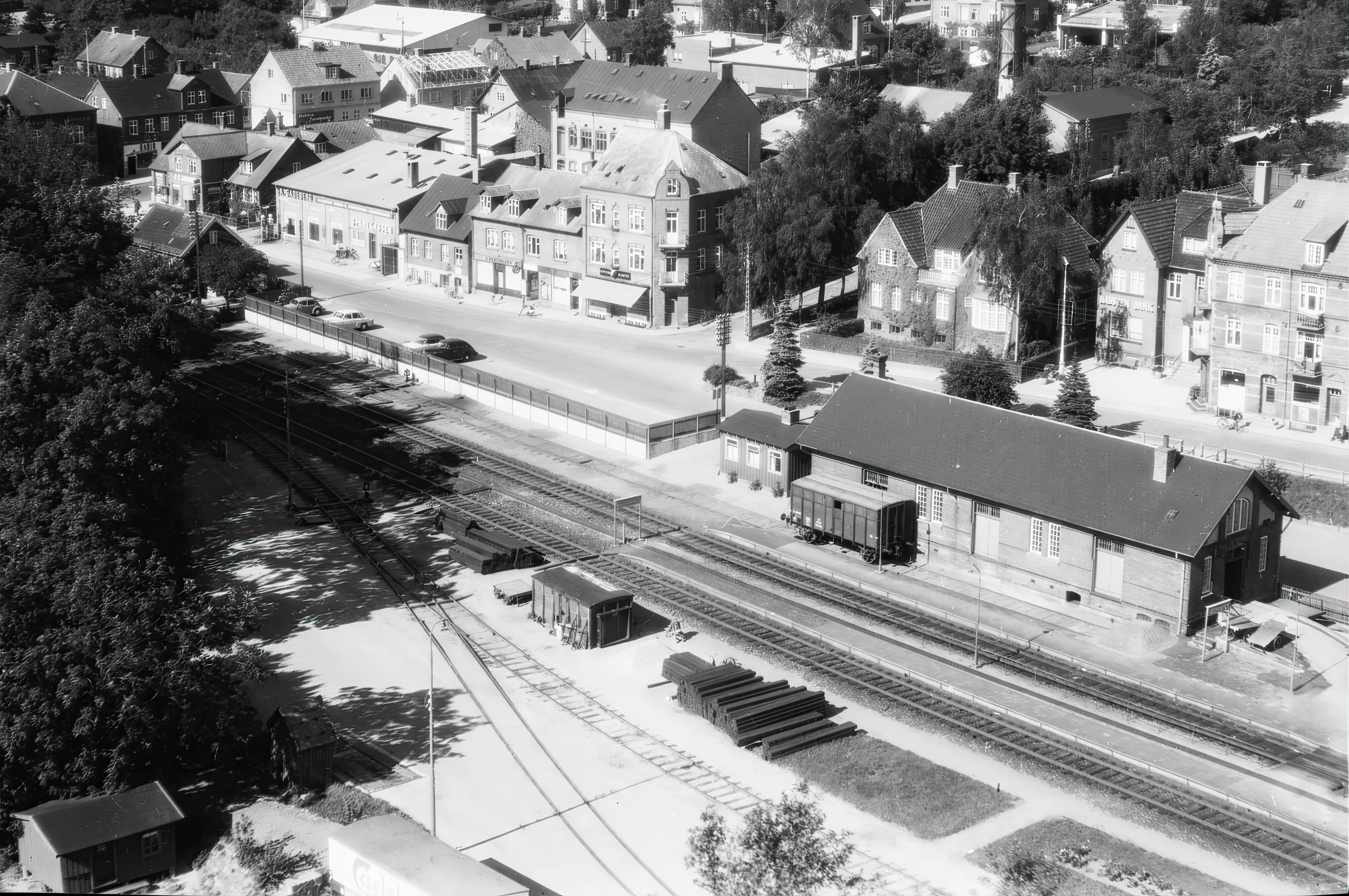Billede af Hadsten Stations varehus. Billede af Hadsten Stations varehus.