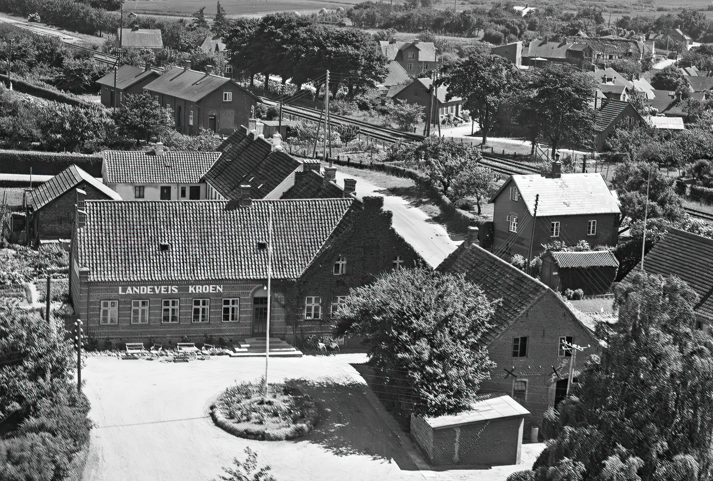 Billede af Tvingstrup Holdeplads - bygning til højre i billedet. Billede af Tvingstrup Holdeplads - bygning til højre i billedet.