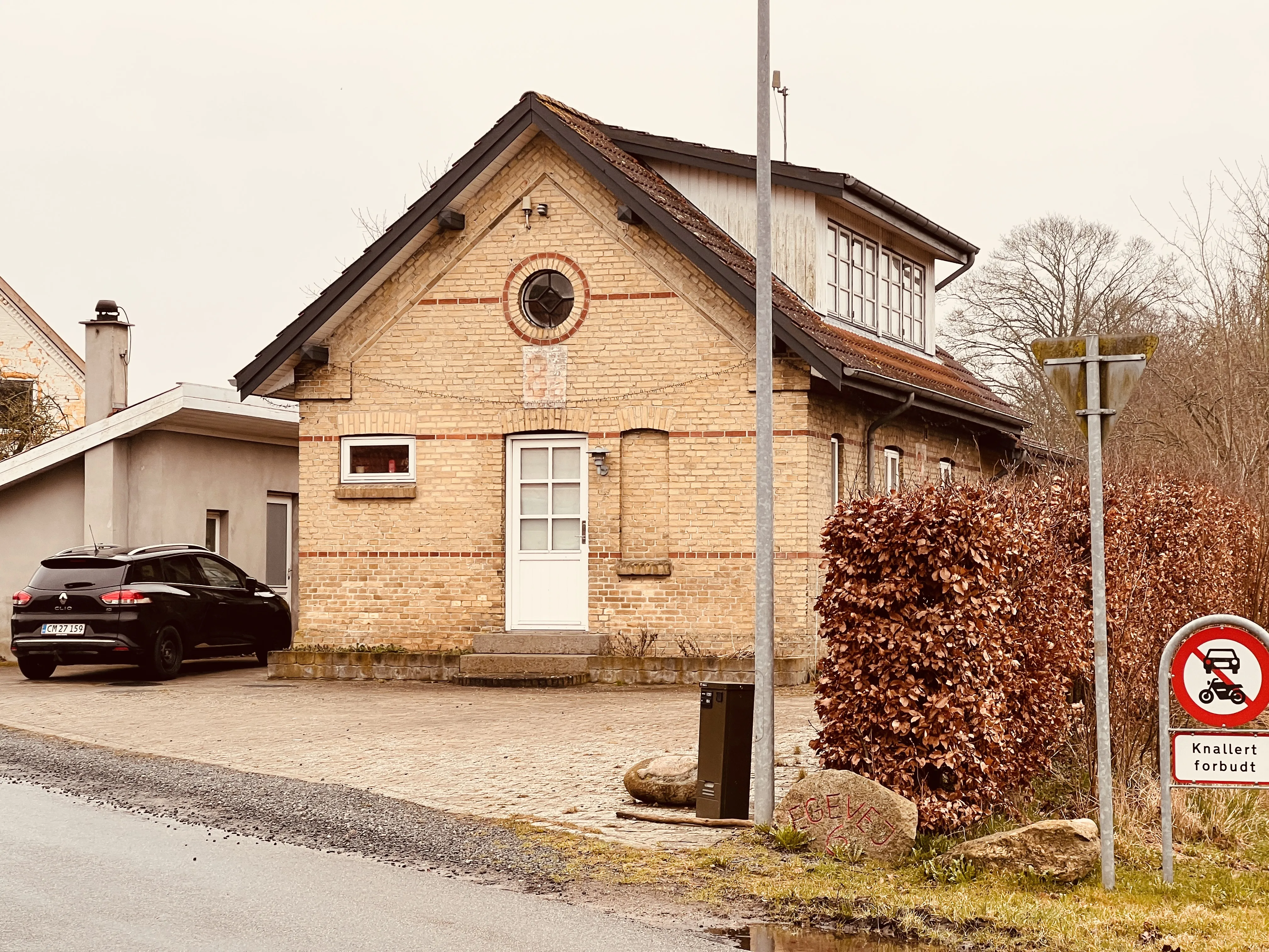 Billede af vogterhuset ved Flakkebjerg Station.