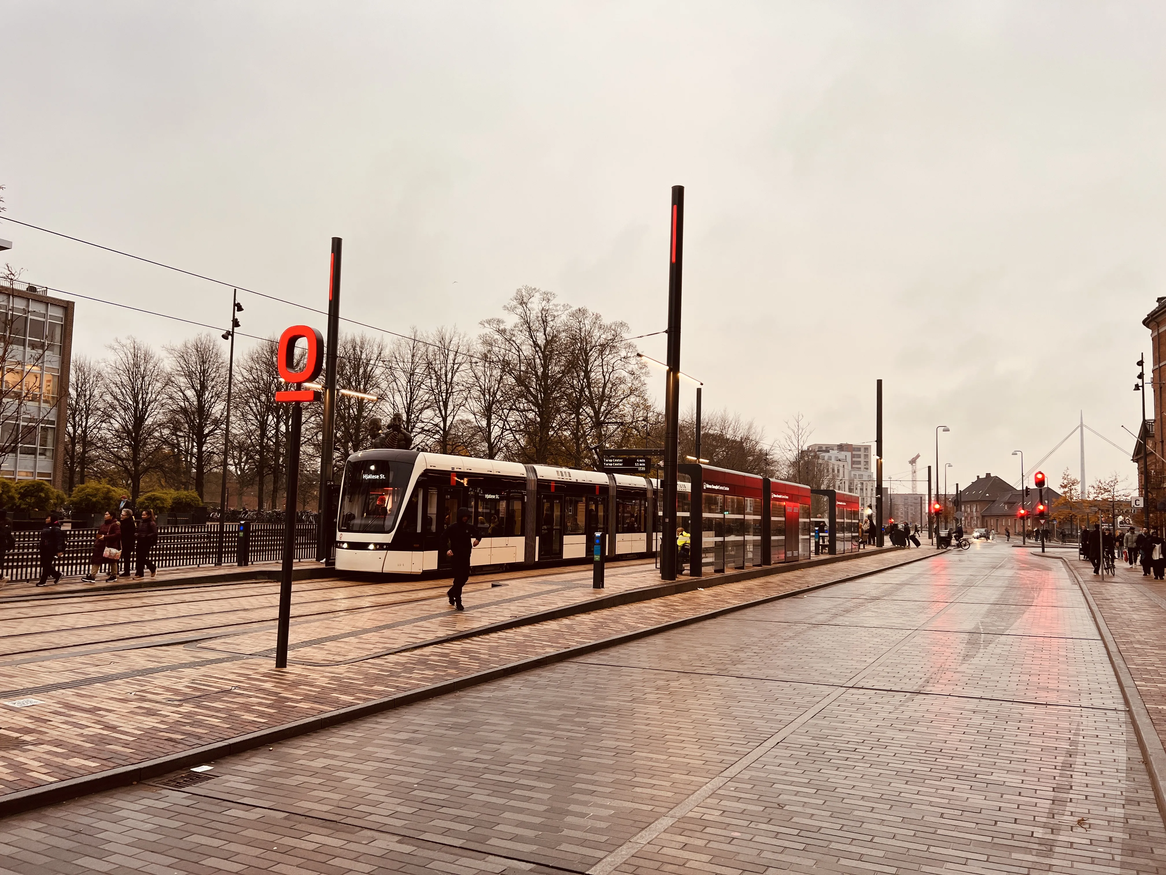 Billede af Odense Banegård Letbanestation.