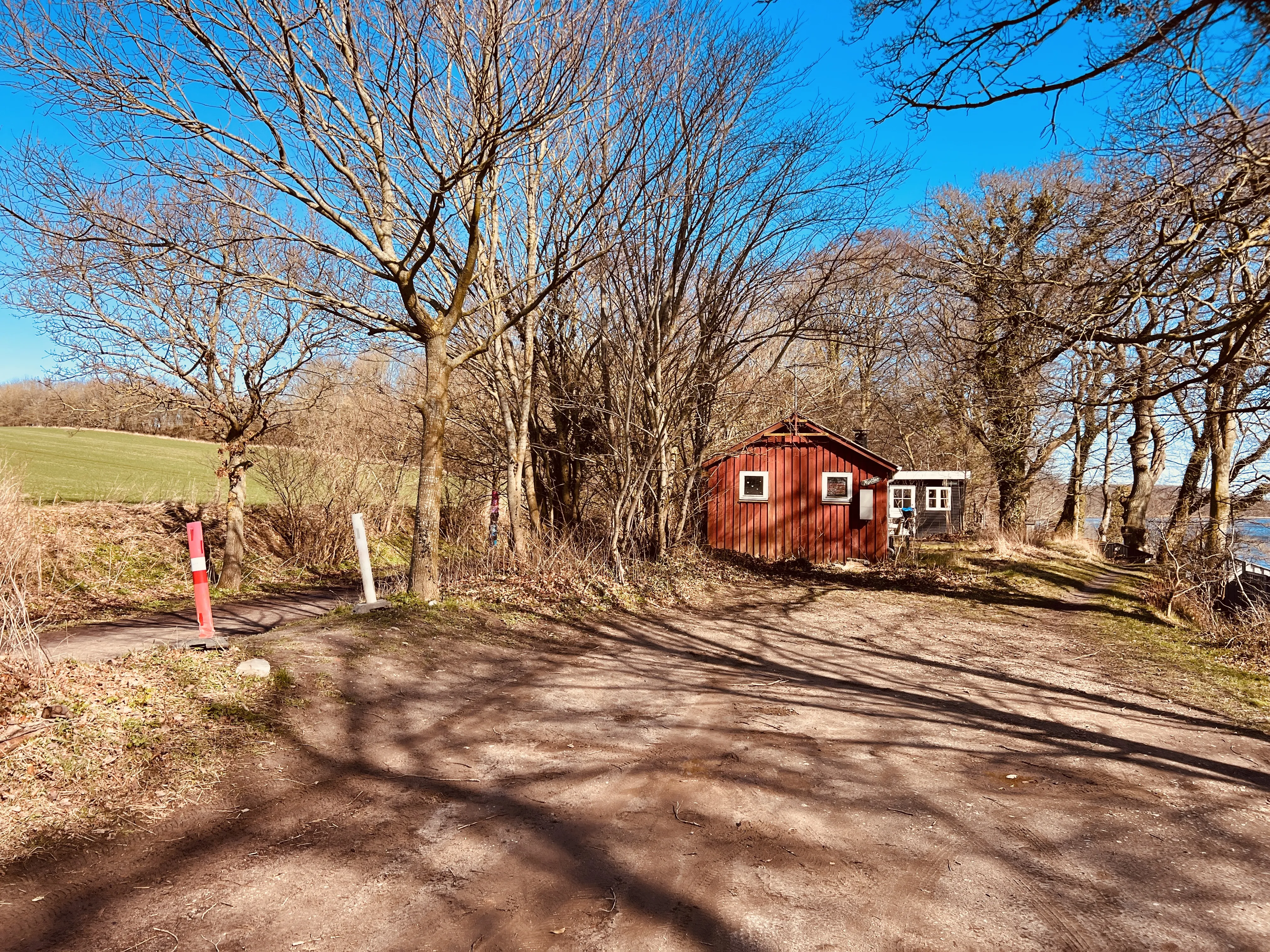 Billede af Strandskov Trinbræt - Trinbræt er nedrevet, men Strandskov Trinbræt har ligget her. Billede af Strandskov Trinbræt - Trinbræt er nedrevet, men Strandskov Trinbræt har ligget her.