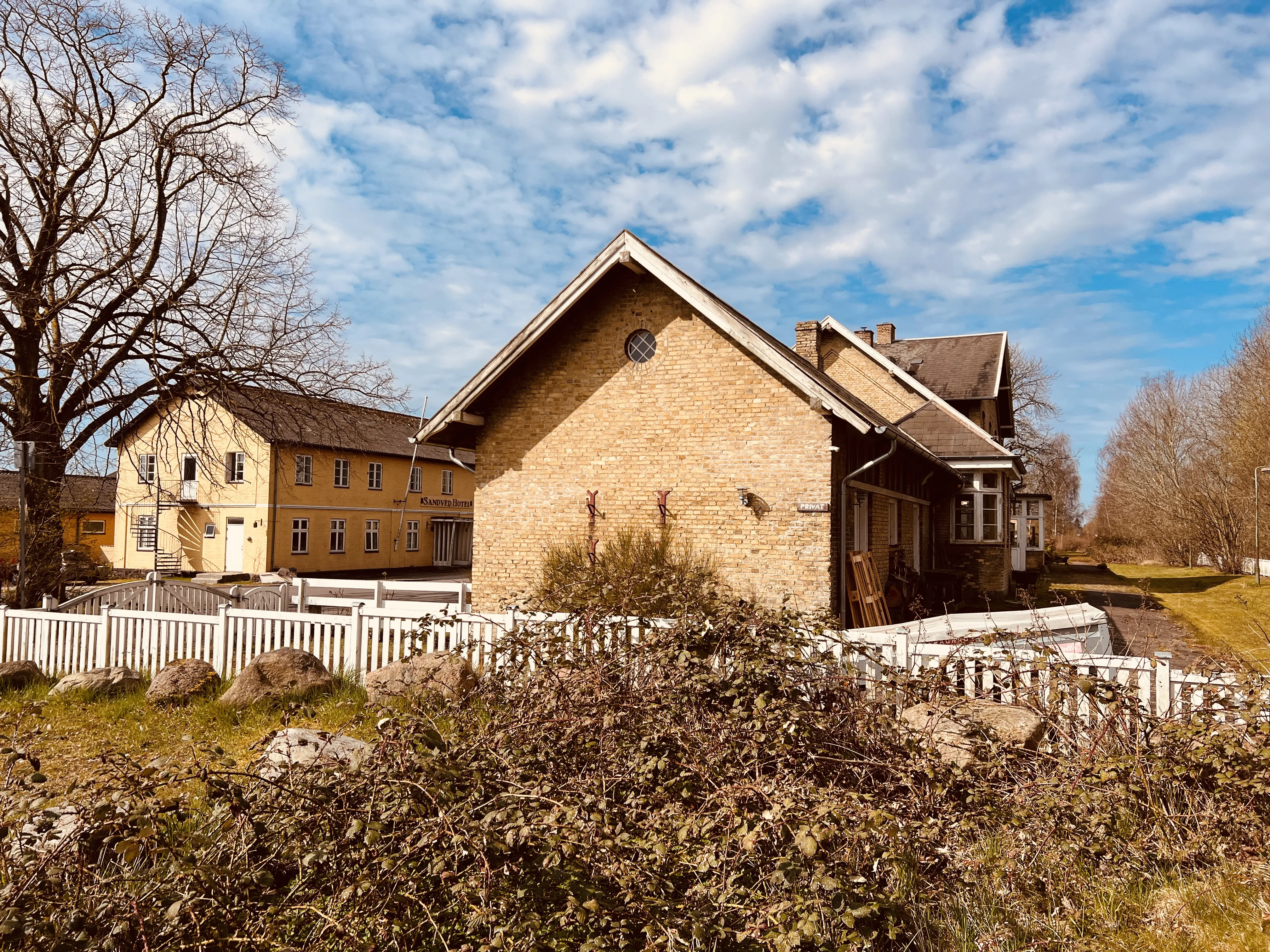 Billede af Sandved Stations varehus.