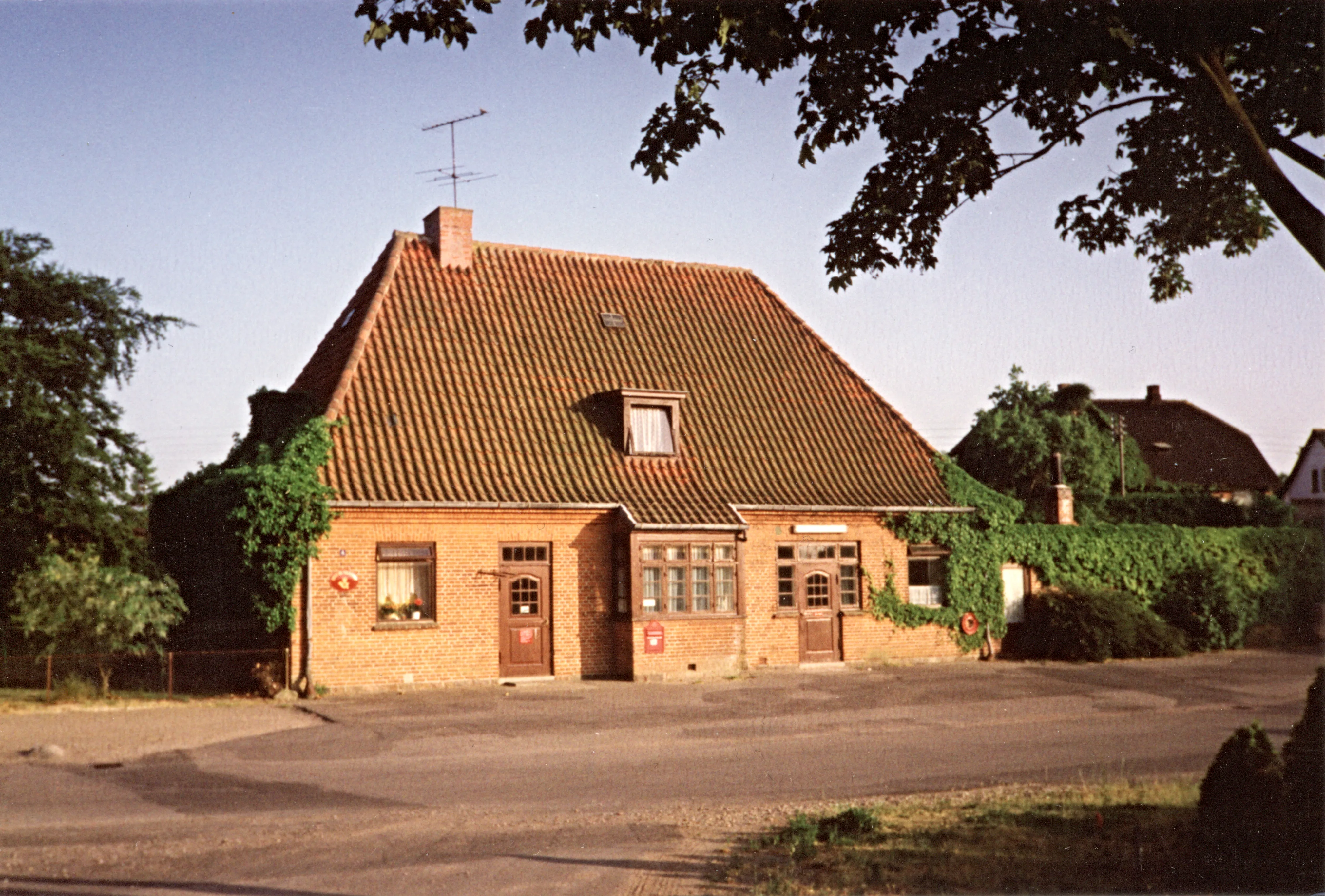 Postkort med Eskebjerg Station. Postkort med Eskebjerg Station.