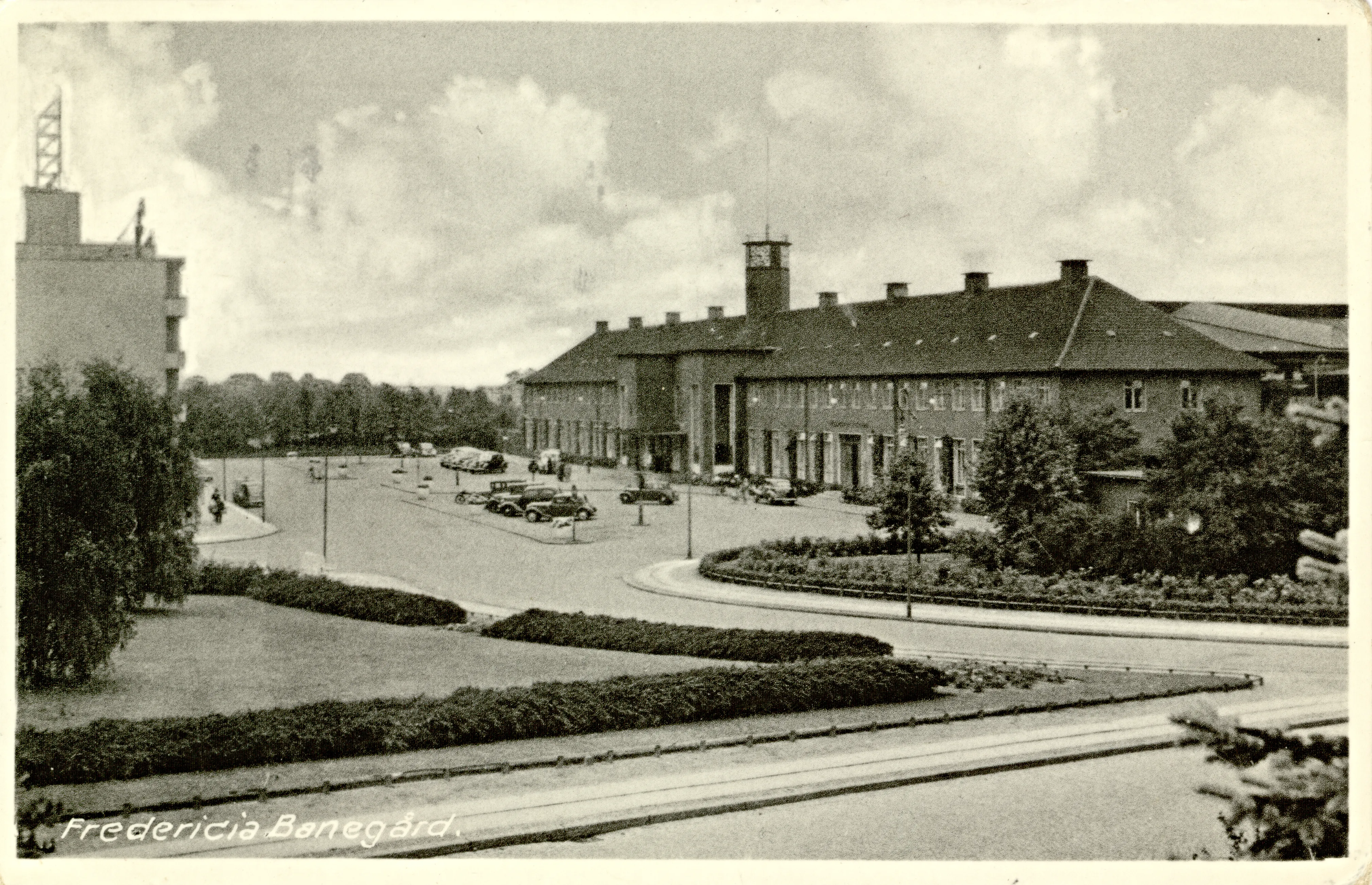 Postkort med Fredericia Banegård.