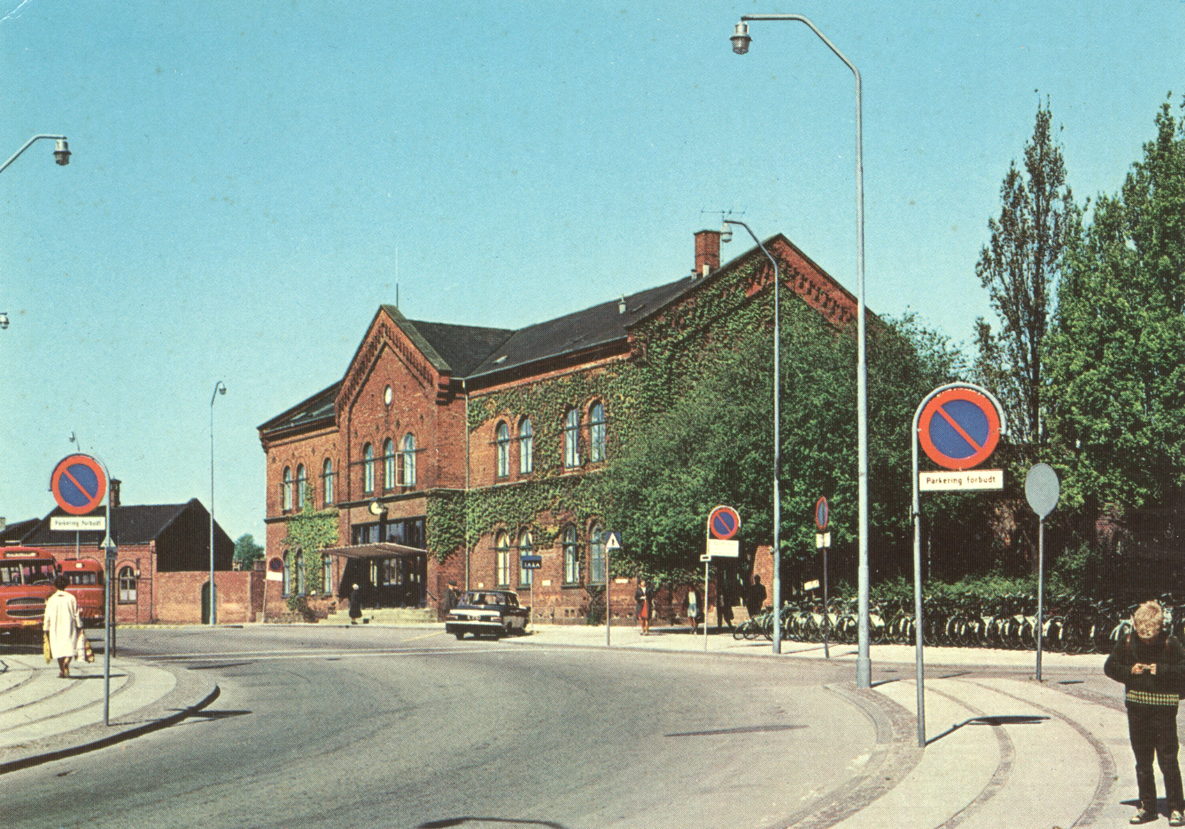 Postkort med Hillerød Station.