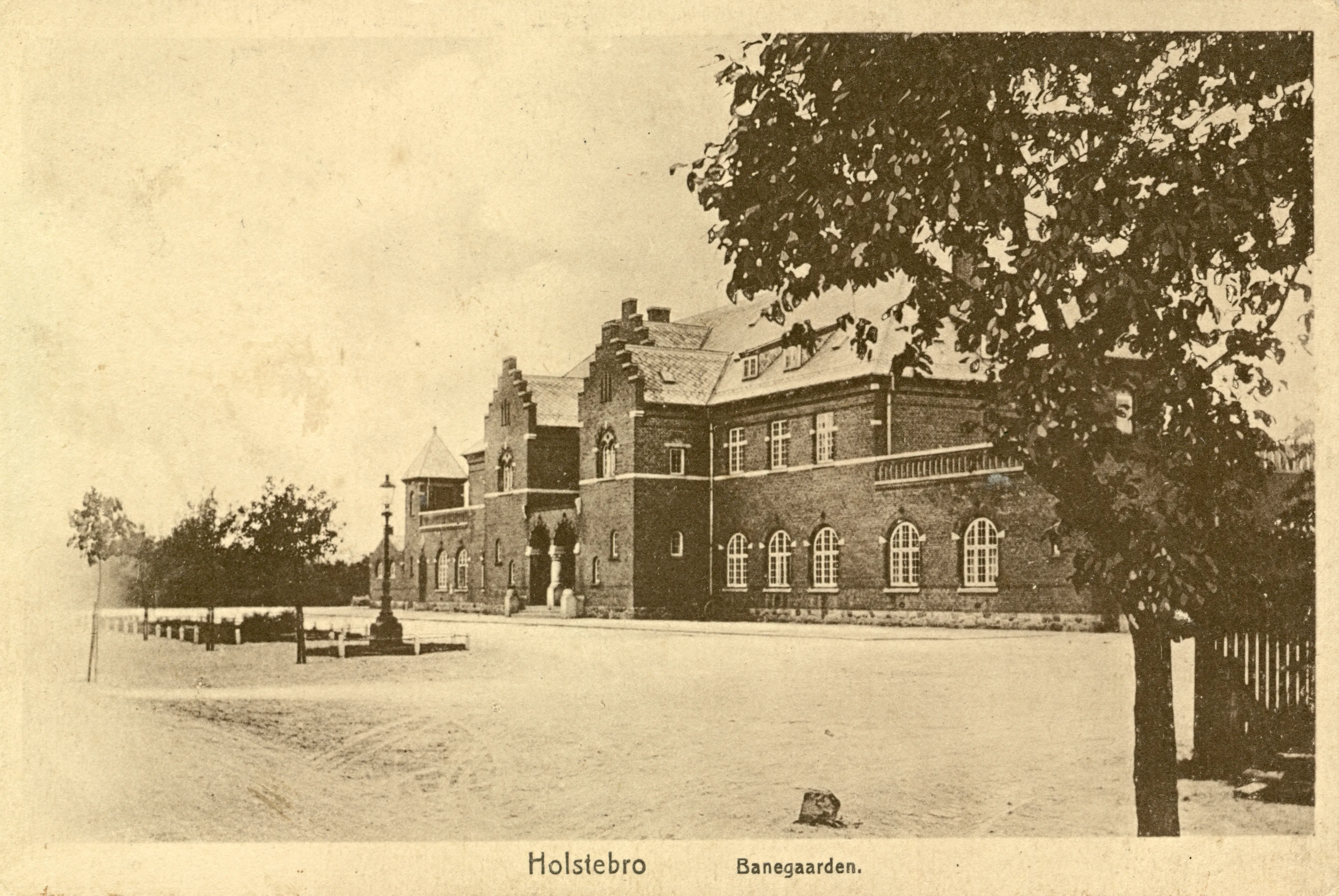 Postkort med Holstebro Station. Postkort med Holstebro Station.