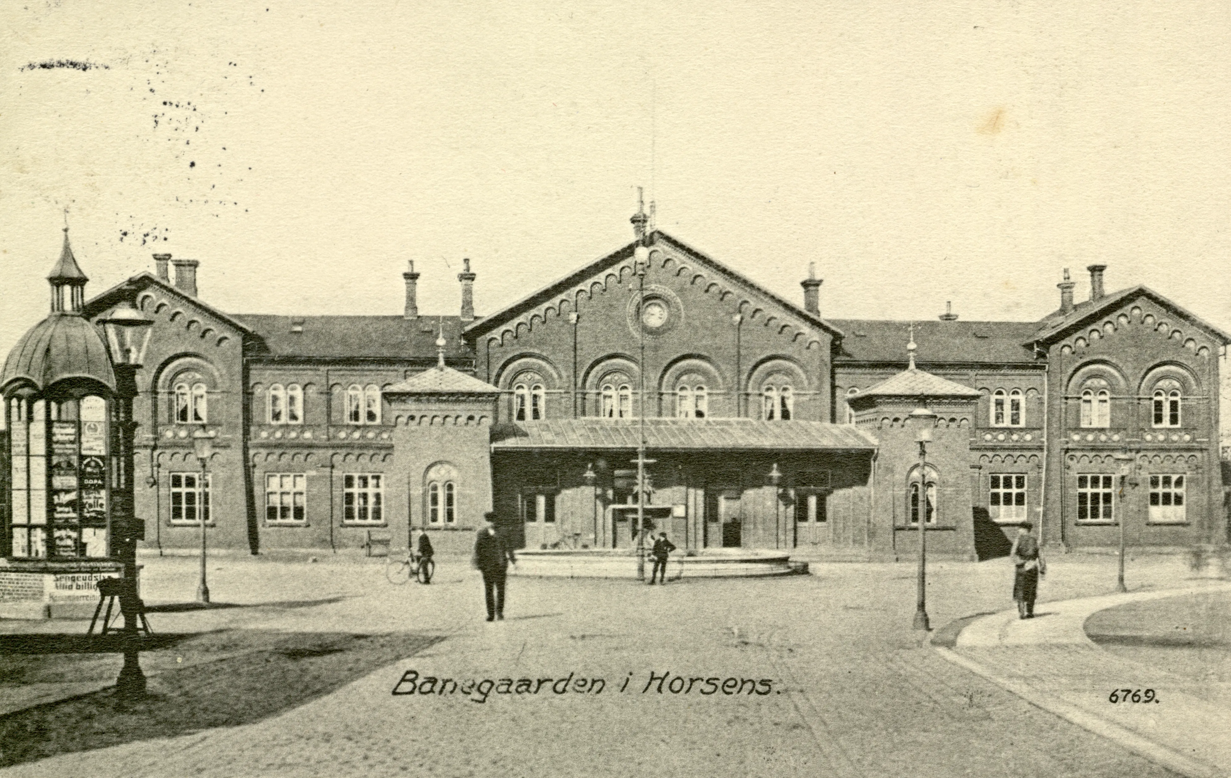 Postkort med Horsens Banegård. Postkort med Horsens Banegård.