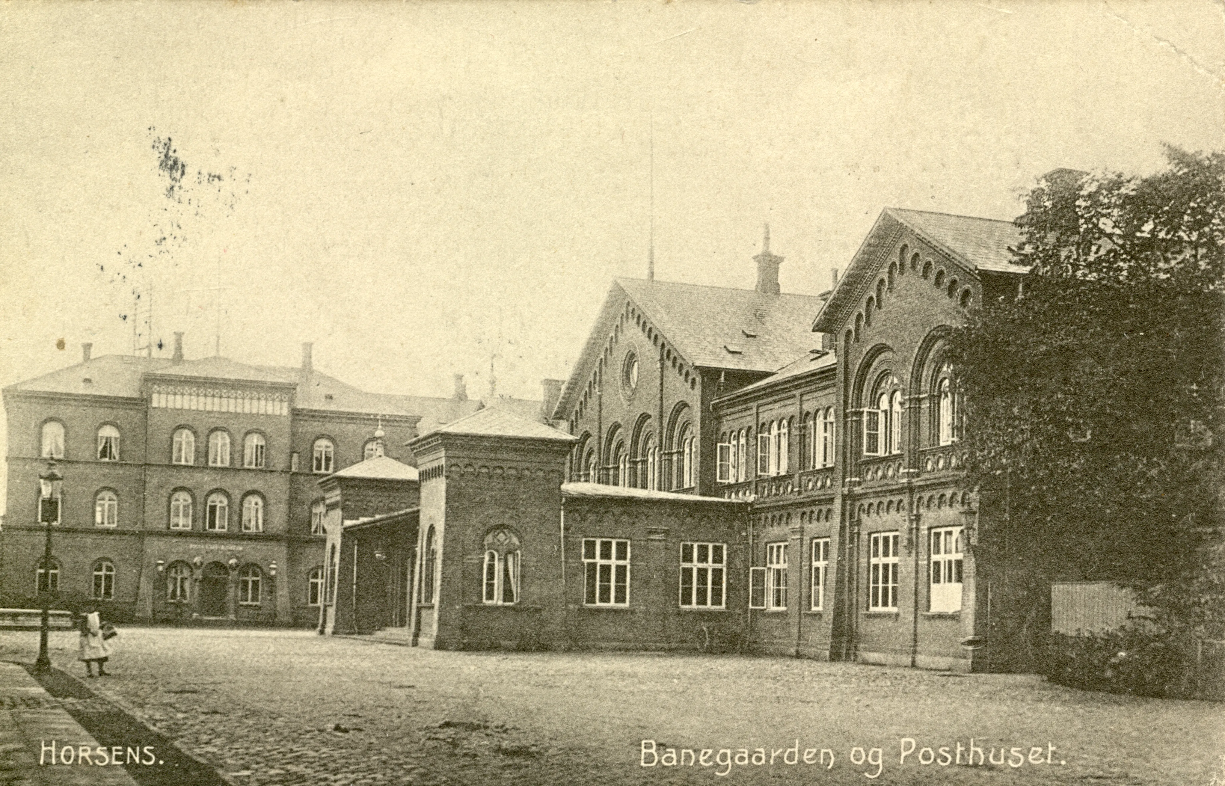 Postkort med Horsens Banegård. Postkort med Horsens Banegård.