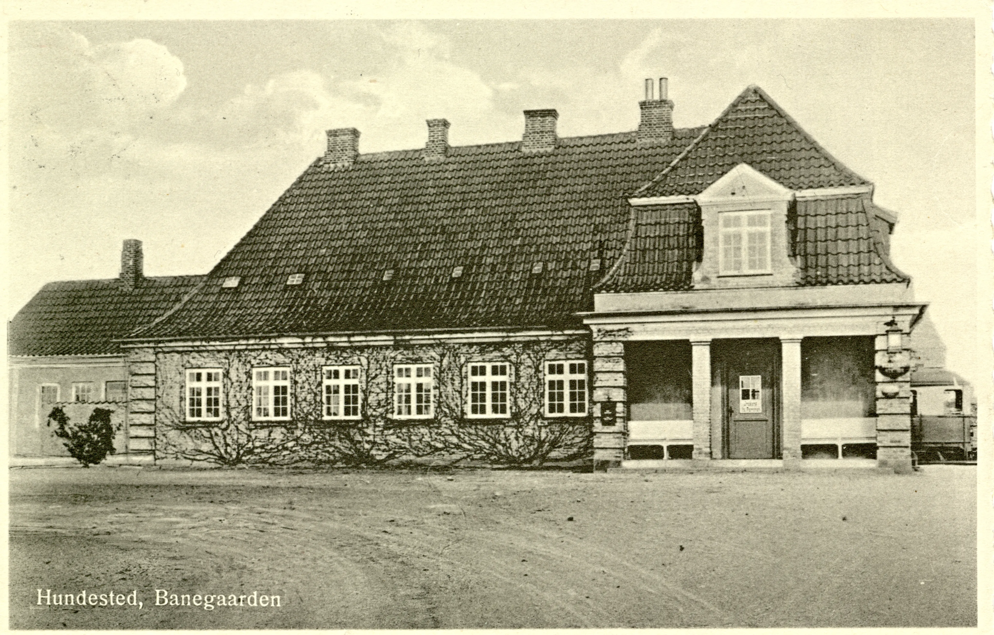 Postkort med Hundested Station. Postkort med Hundested Station.