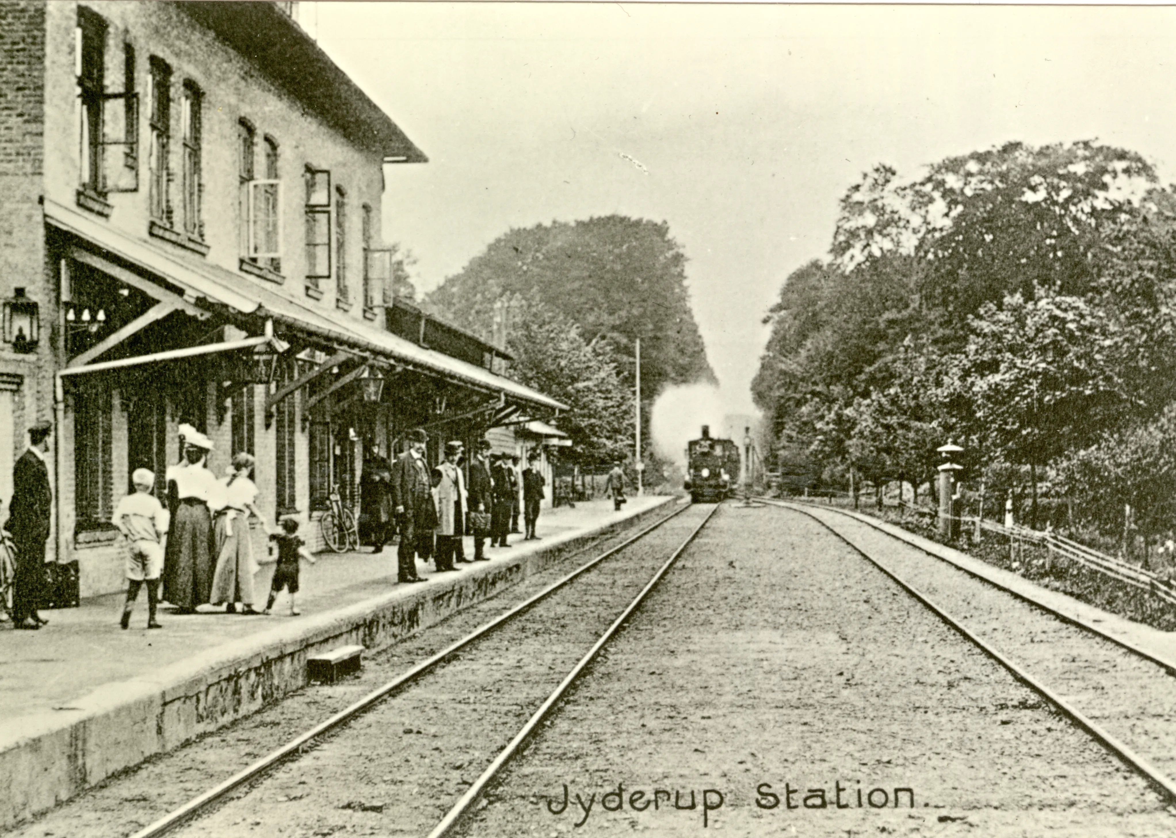 Postkort med Jyderup Station. Postkort med Jyderup Station.