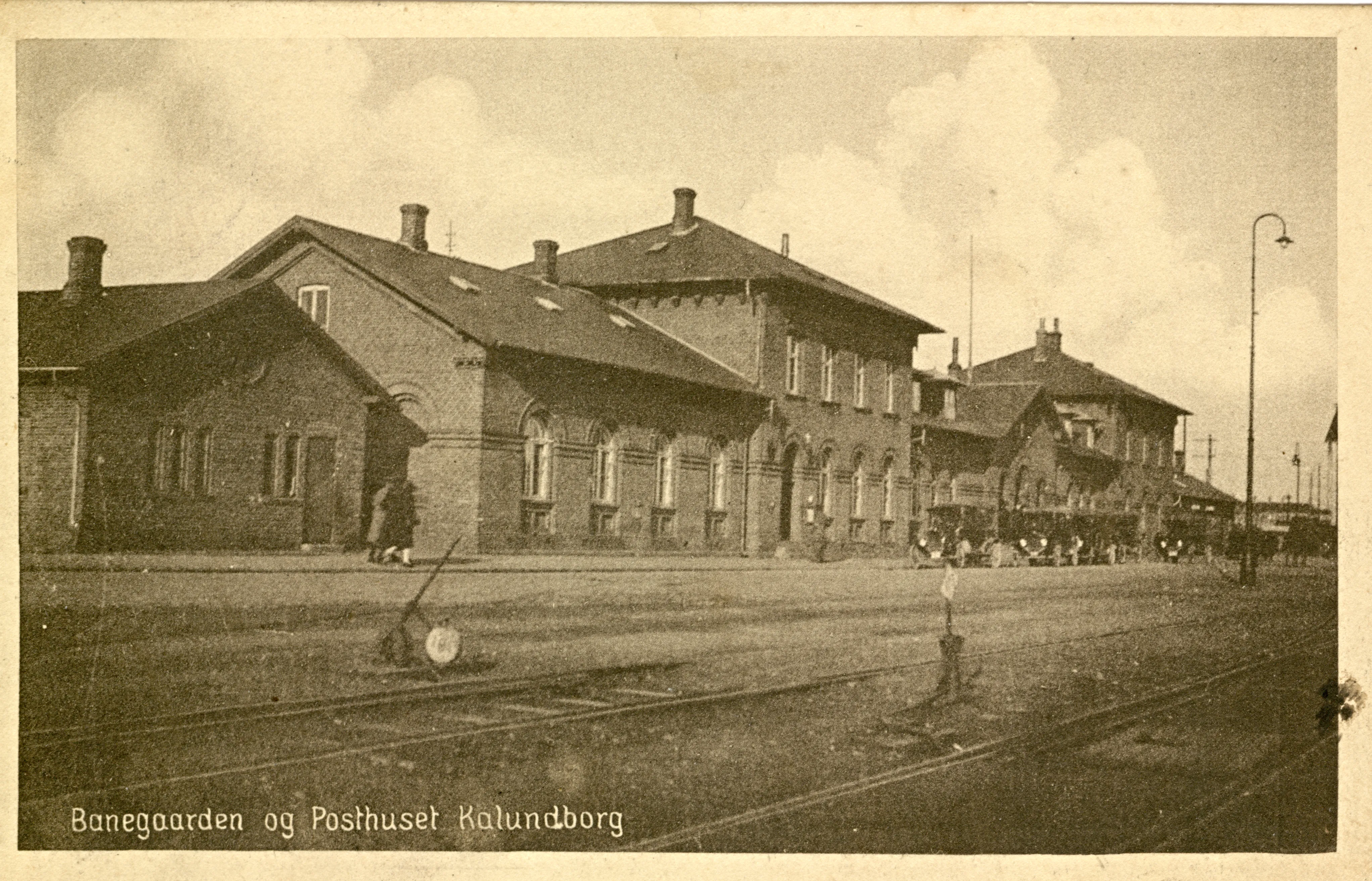 Postkort med Kalundborg Station.