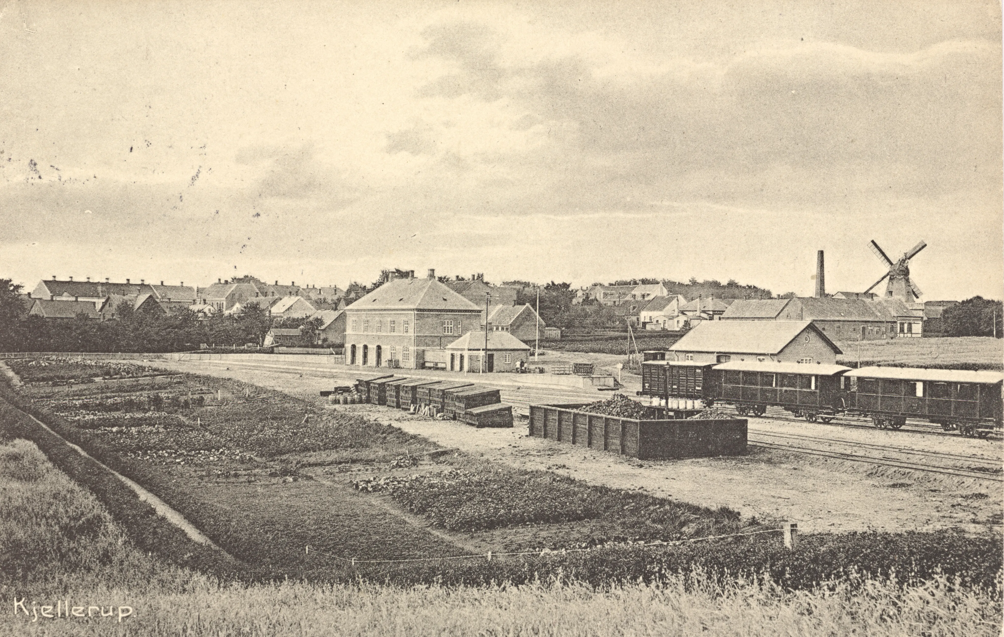 Postkort med Kjellerup Station.