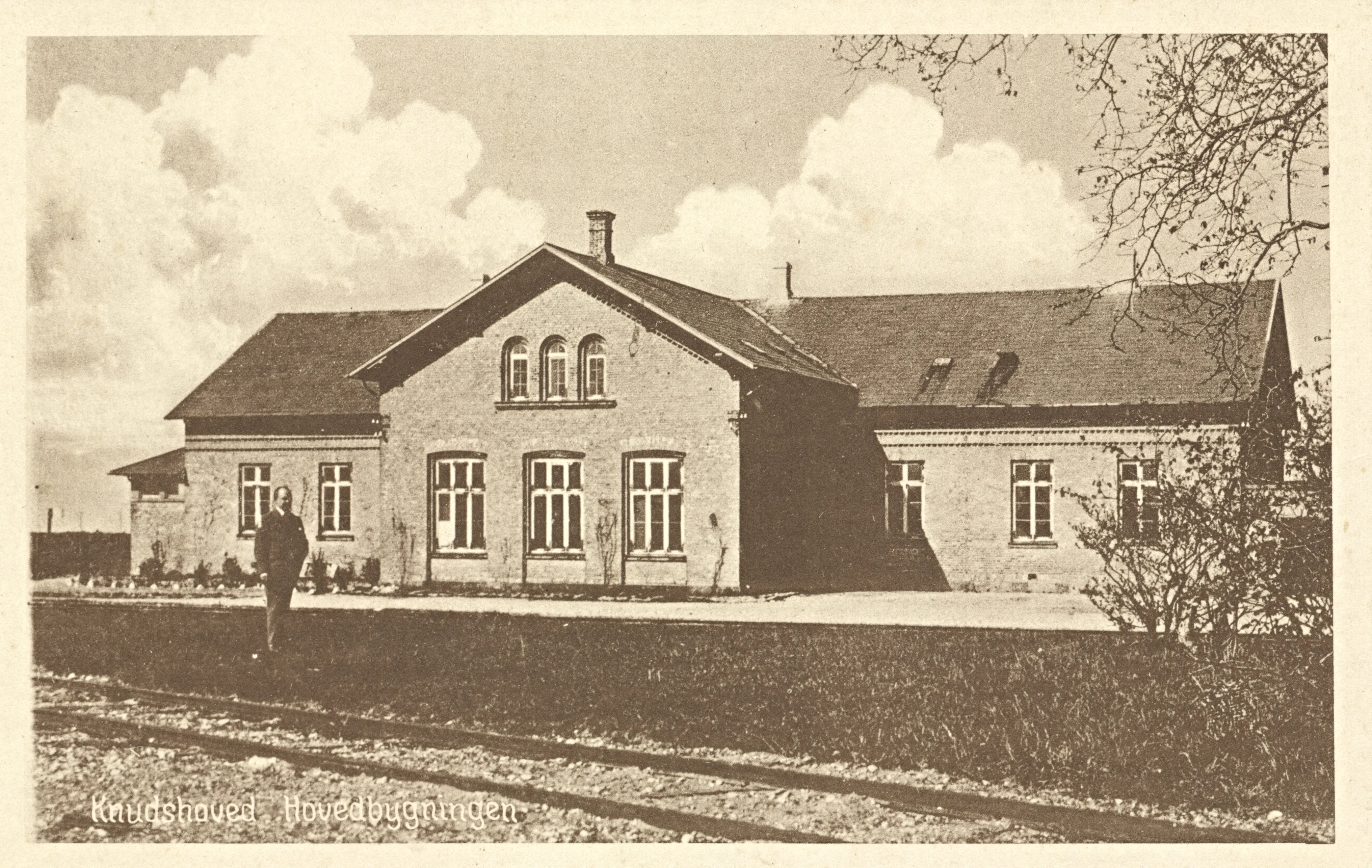 Postkort med Knudshoved Station. Postkort med Knudshoved Station.