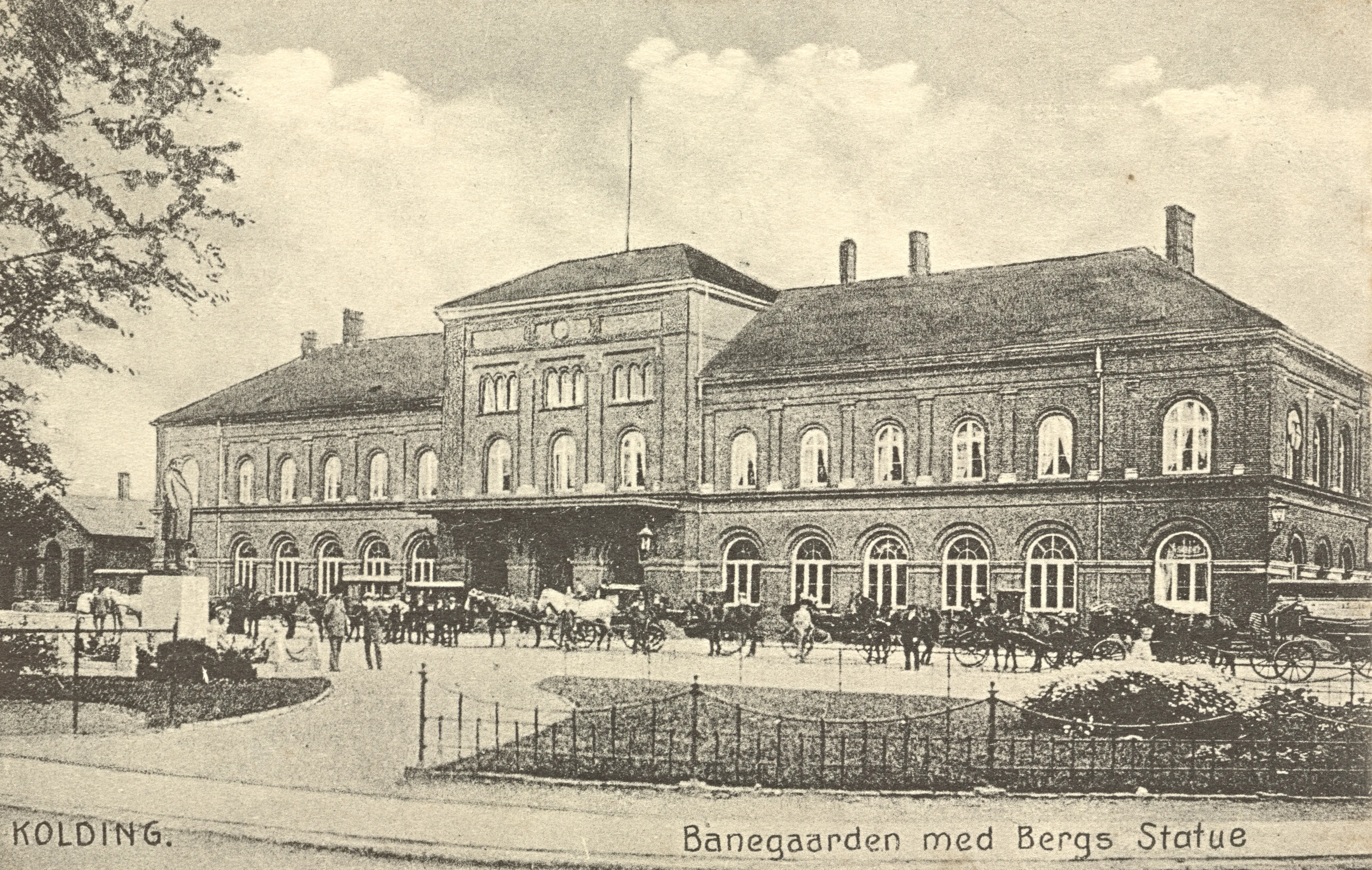 Postkort med Kolding Banegård. Postkort med Kolding Banegård.