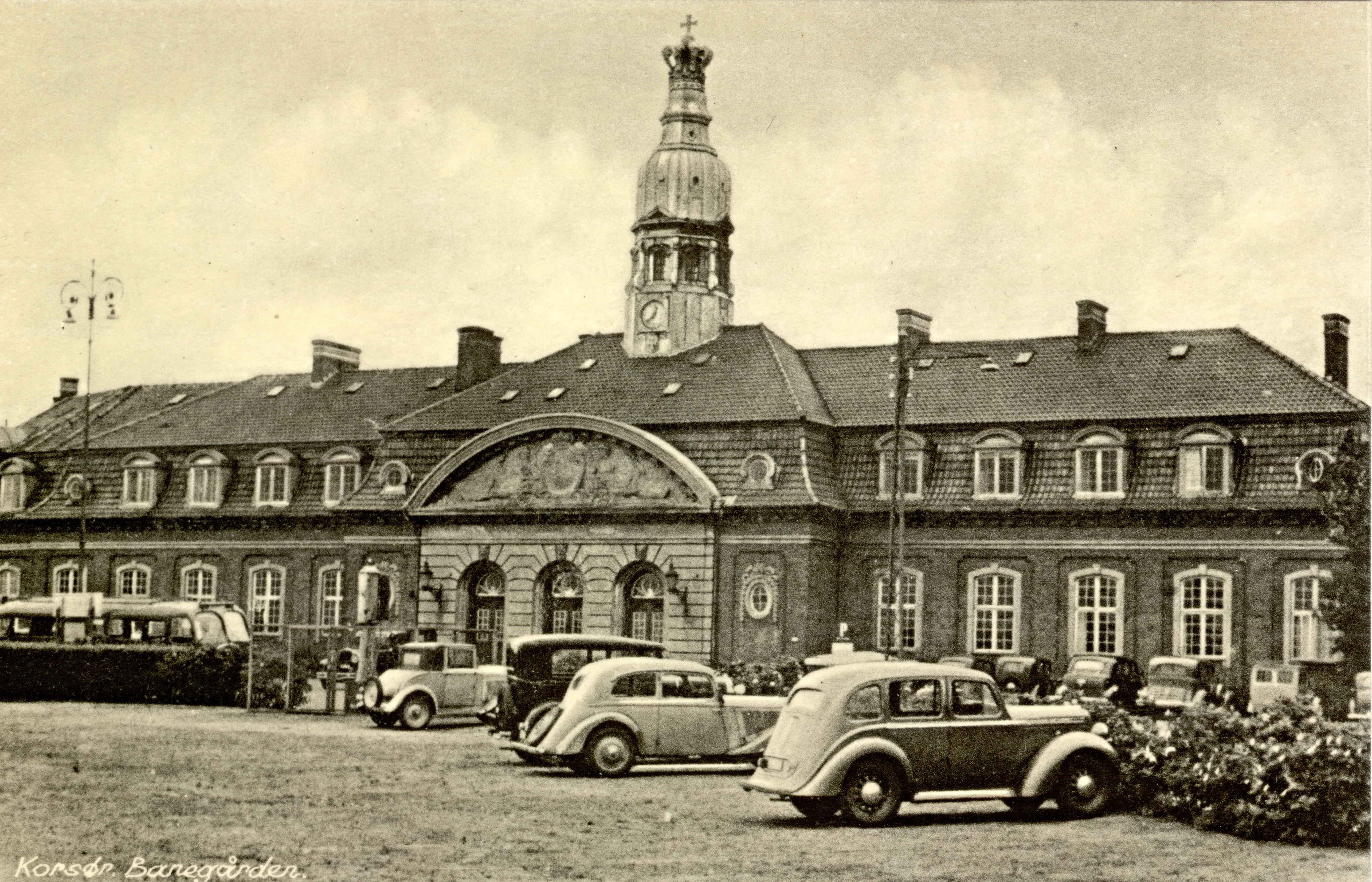 Postkort med Korsør Station.