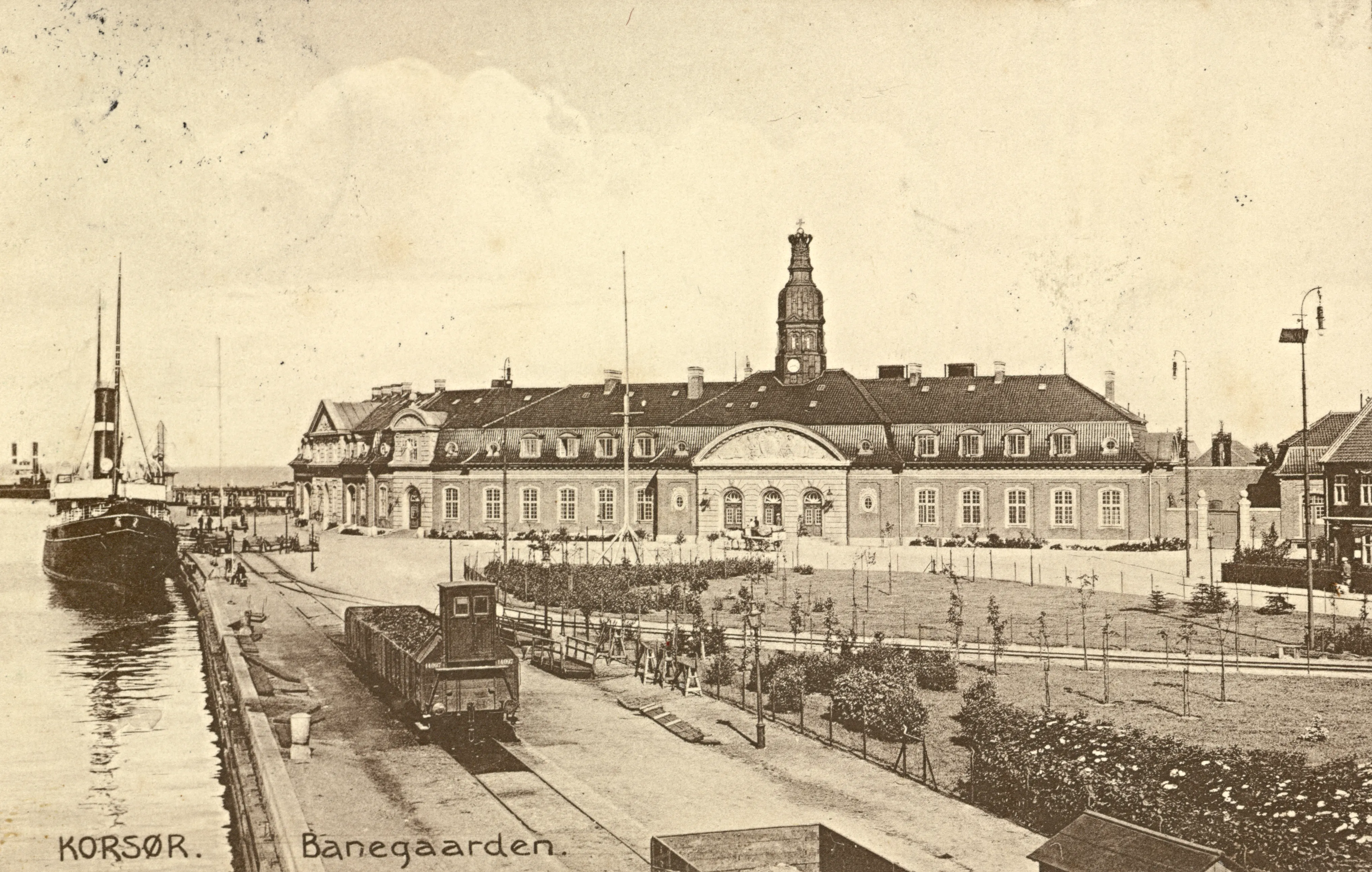 Postkort med Korsør Station.