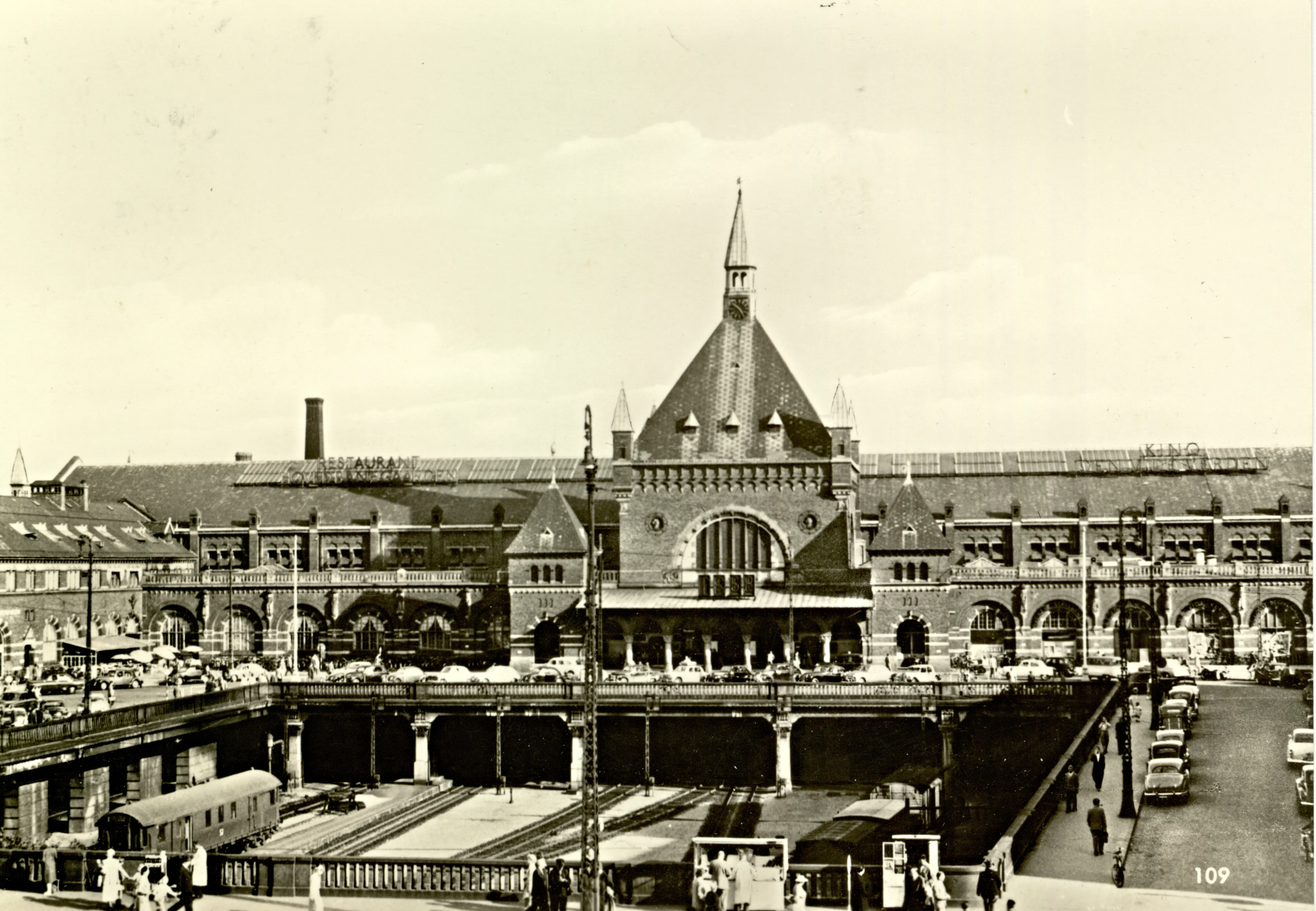Postkort med København Hovedbanegård. Postkort med København Hovedbanegård.