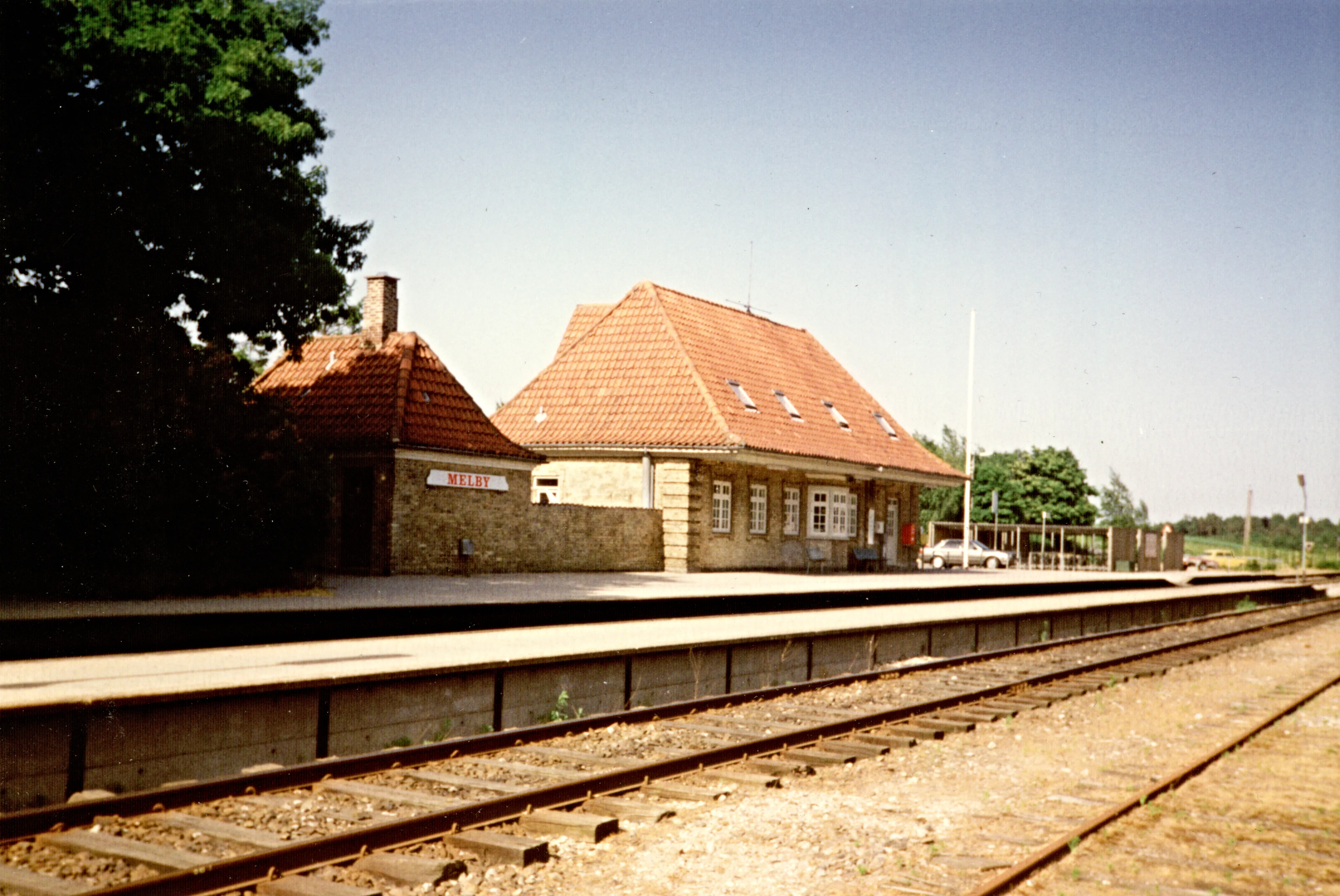 Postkort med Melby Station.