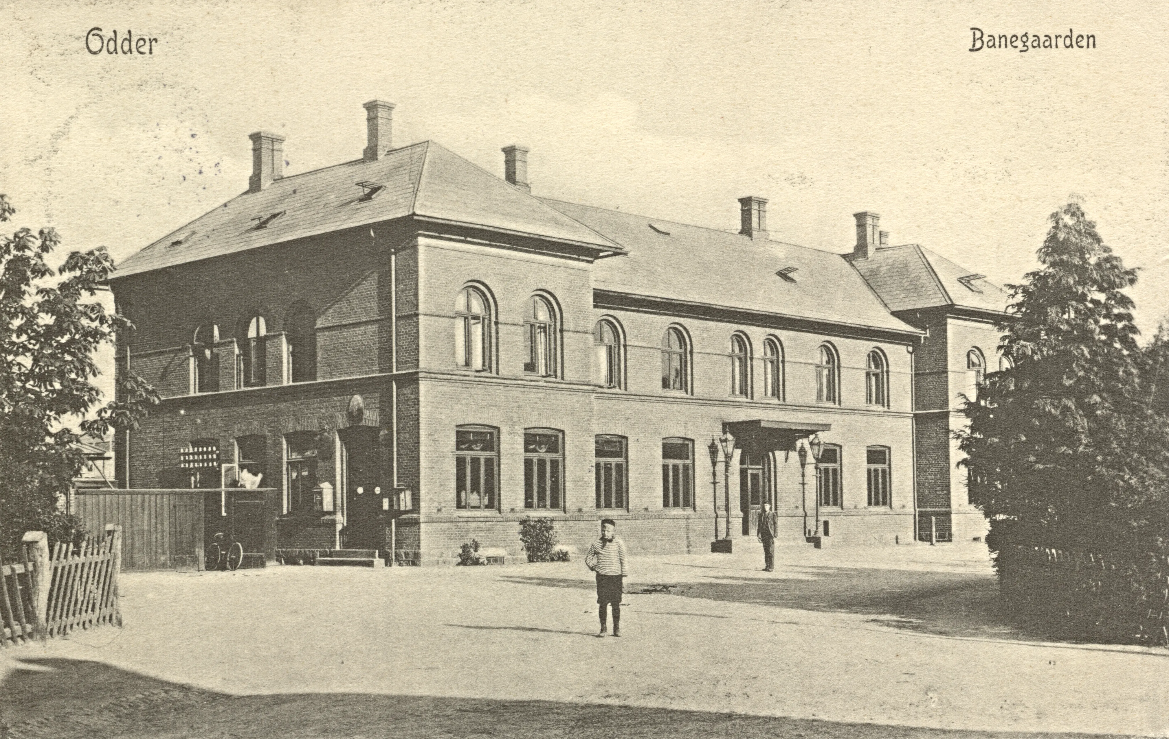 Postkort med Odder Station. Postkort med Odder Station.