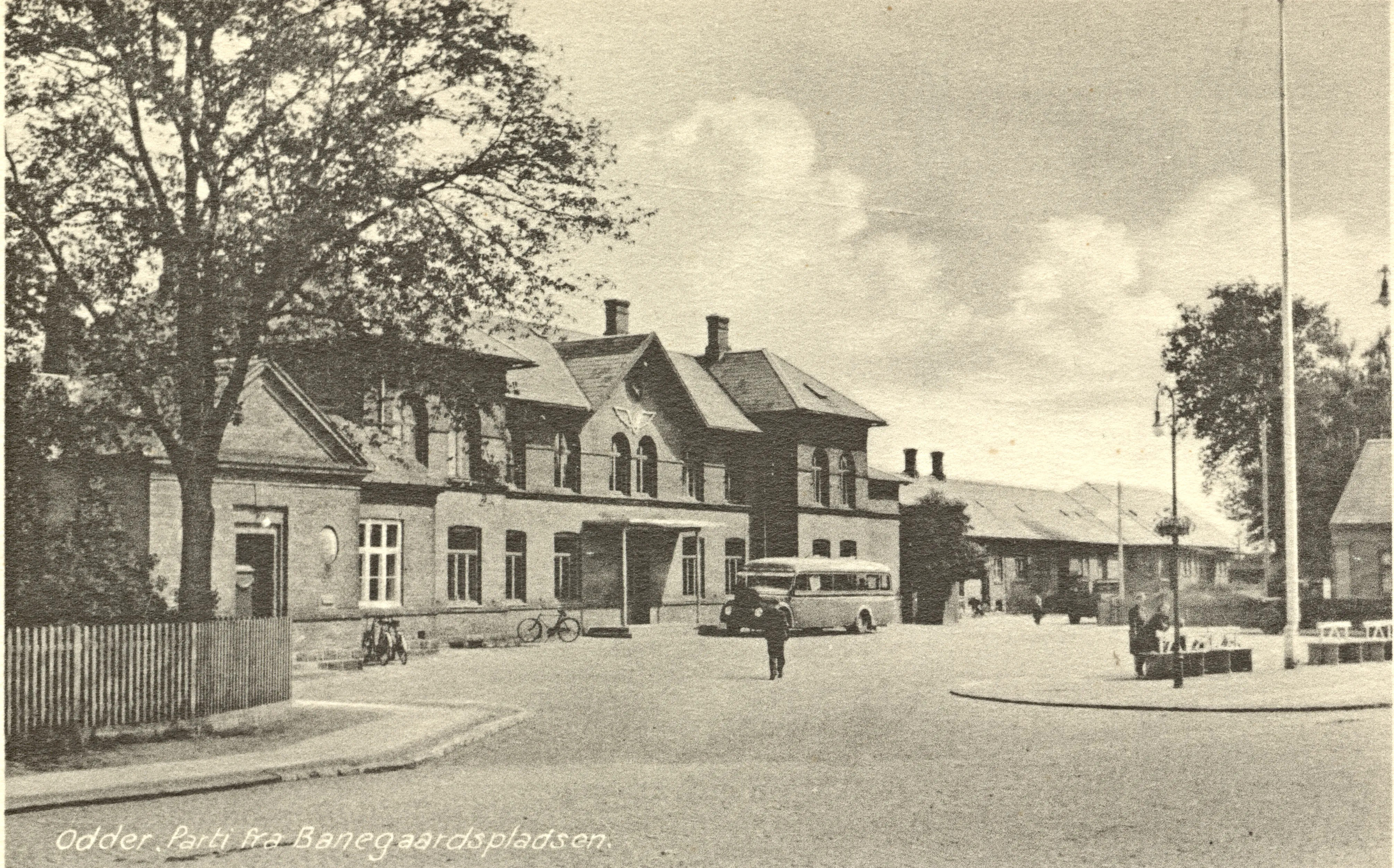 Postkort med Odder Station. Postkort med Odder Station.