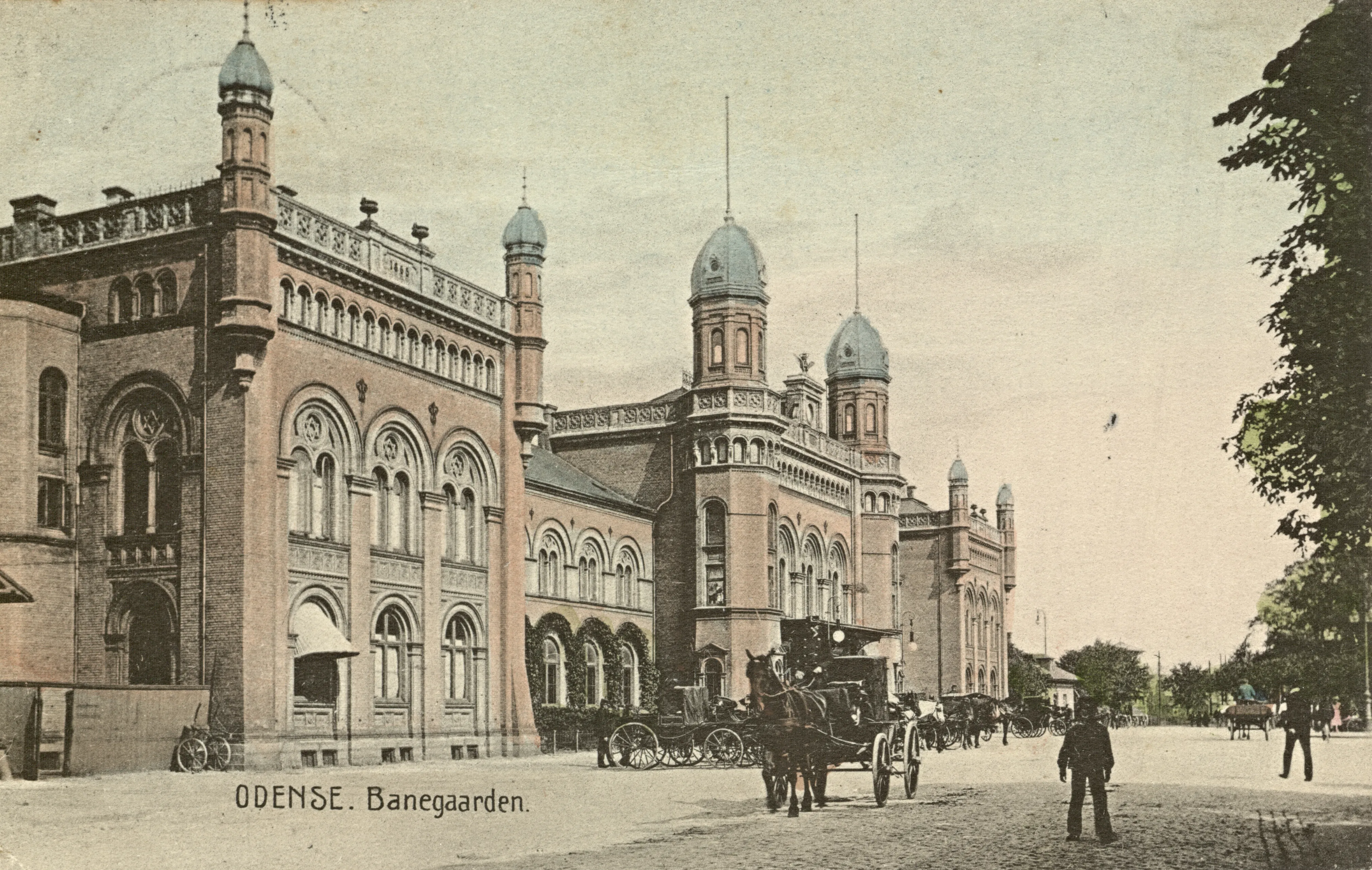 Postkort med Odense Banegård.