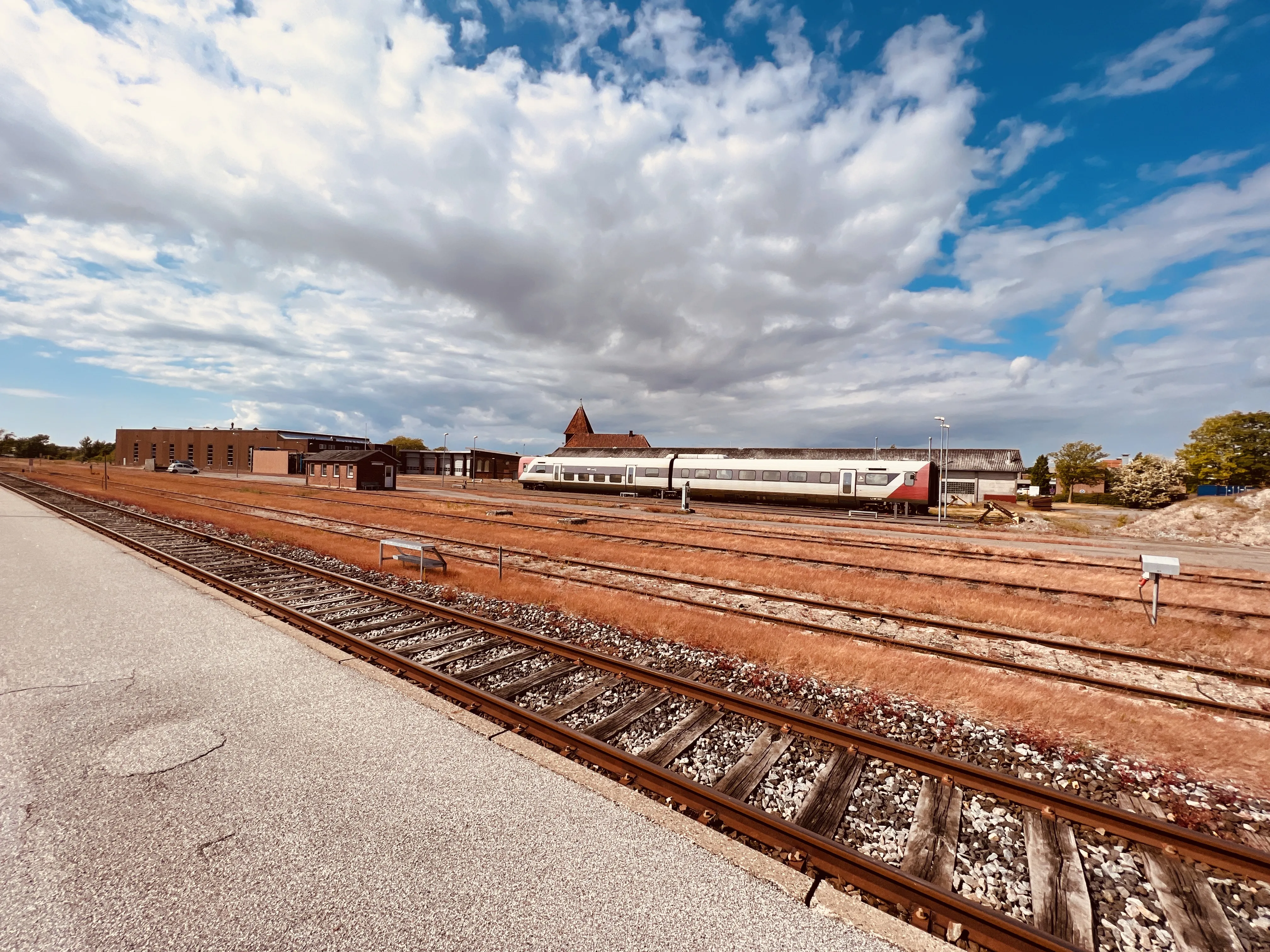 Billede af tog ud for Nakskov Station. Billede af tog ud for Nakskov Station.