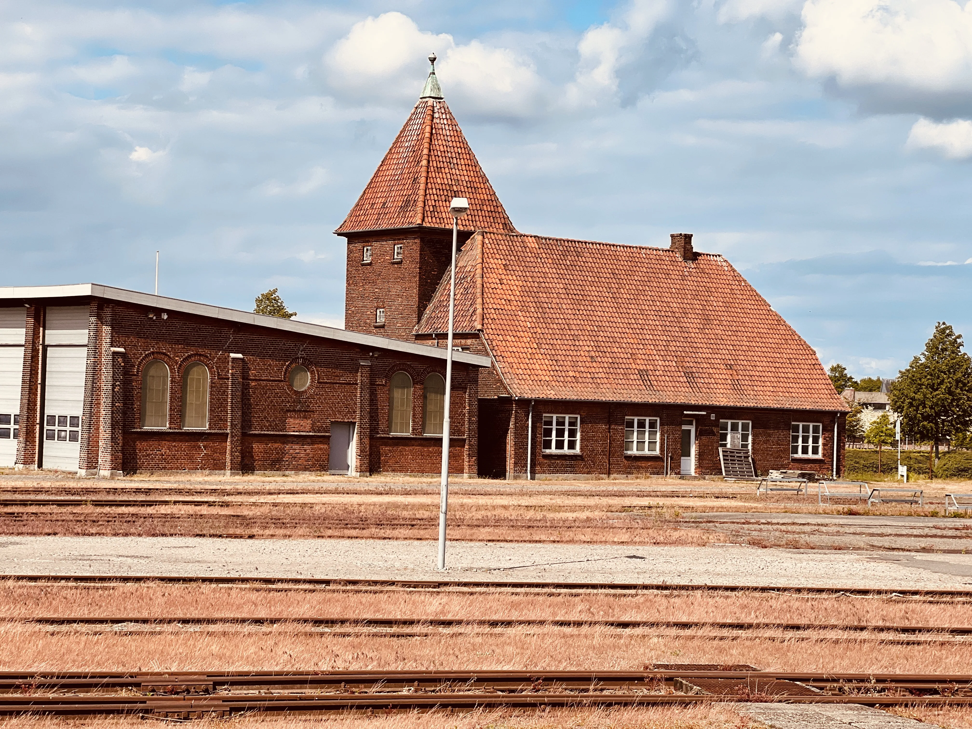 Billede af Nakskov Stations remise og værksted. Billede af Nakskov Stations remise og værksted.