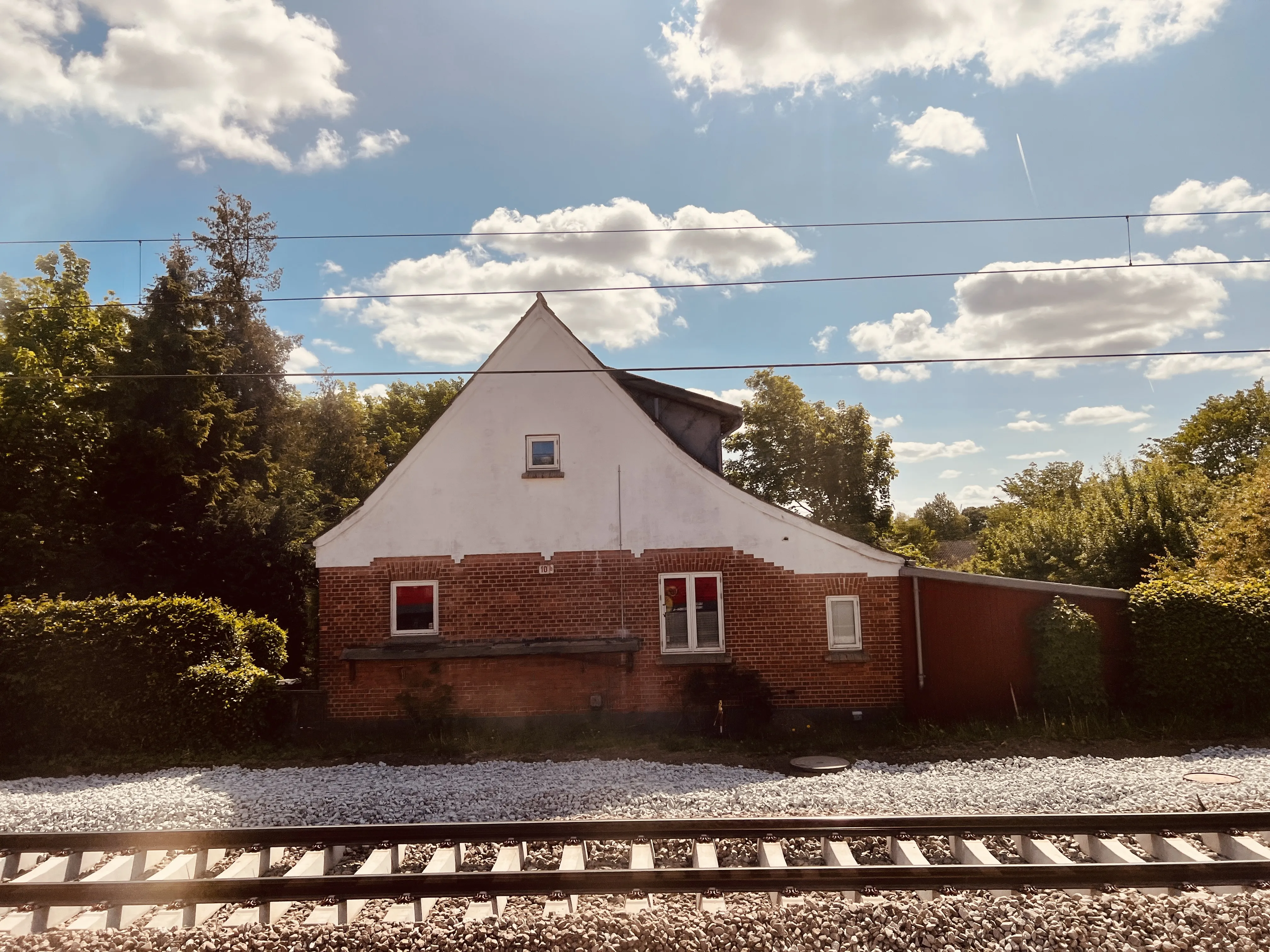 Billede af vogterhus 10b ved Marslev Station. Billede af vogterhus 10b ved Marslev Station.
