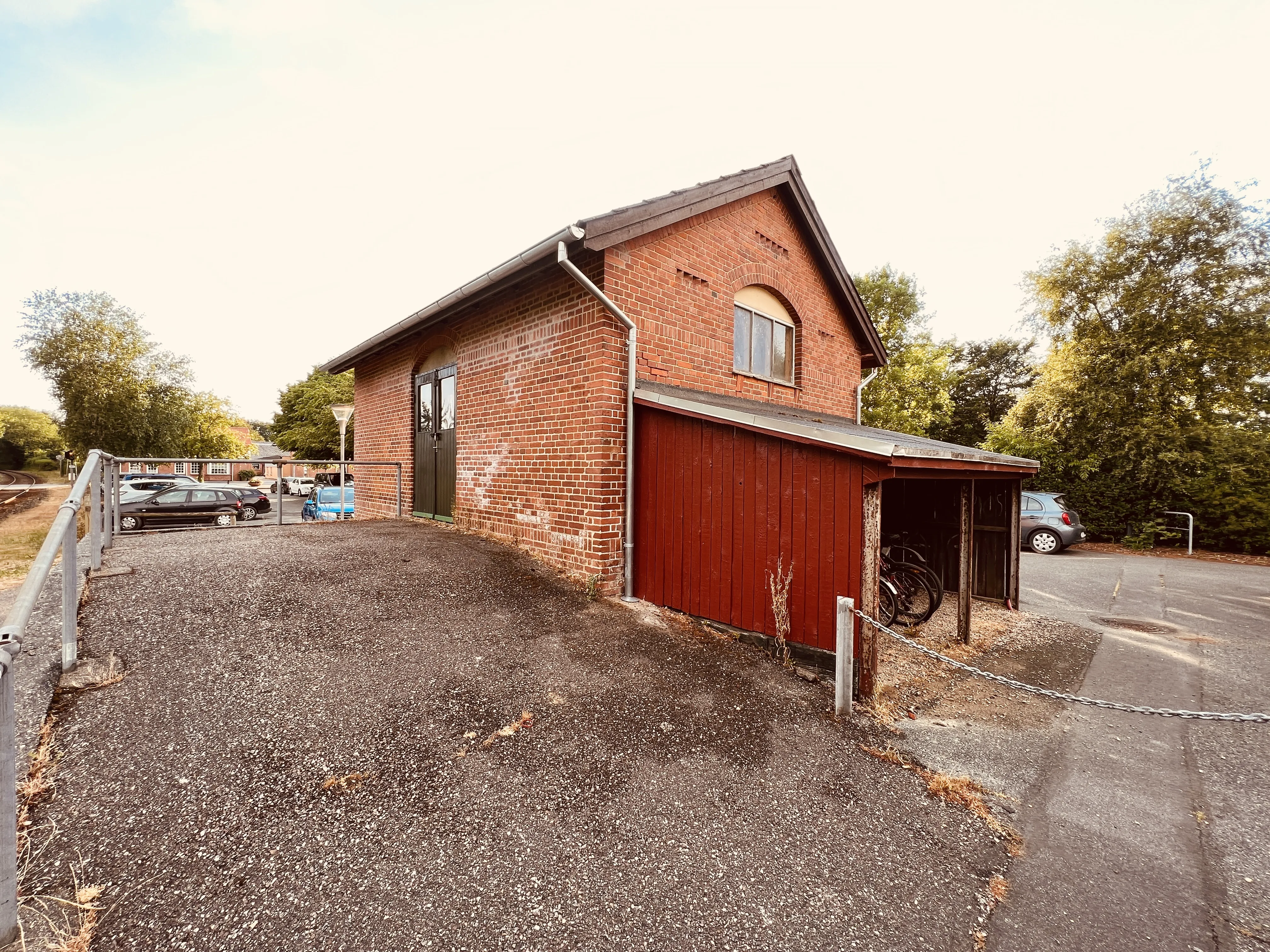 Billede af Henne Stations varehus. Billede af Henne Stations varehus.