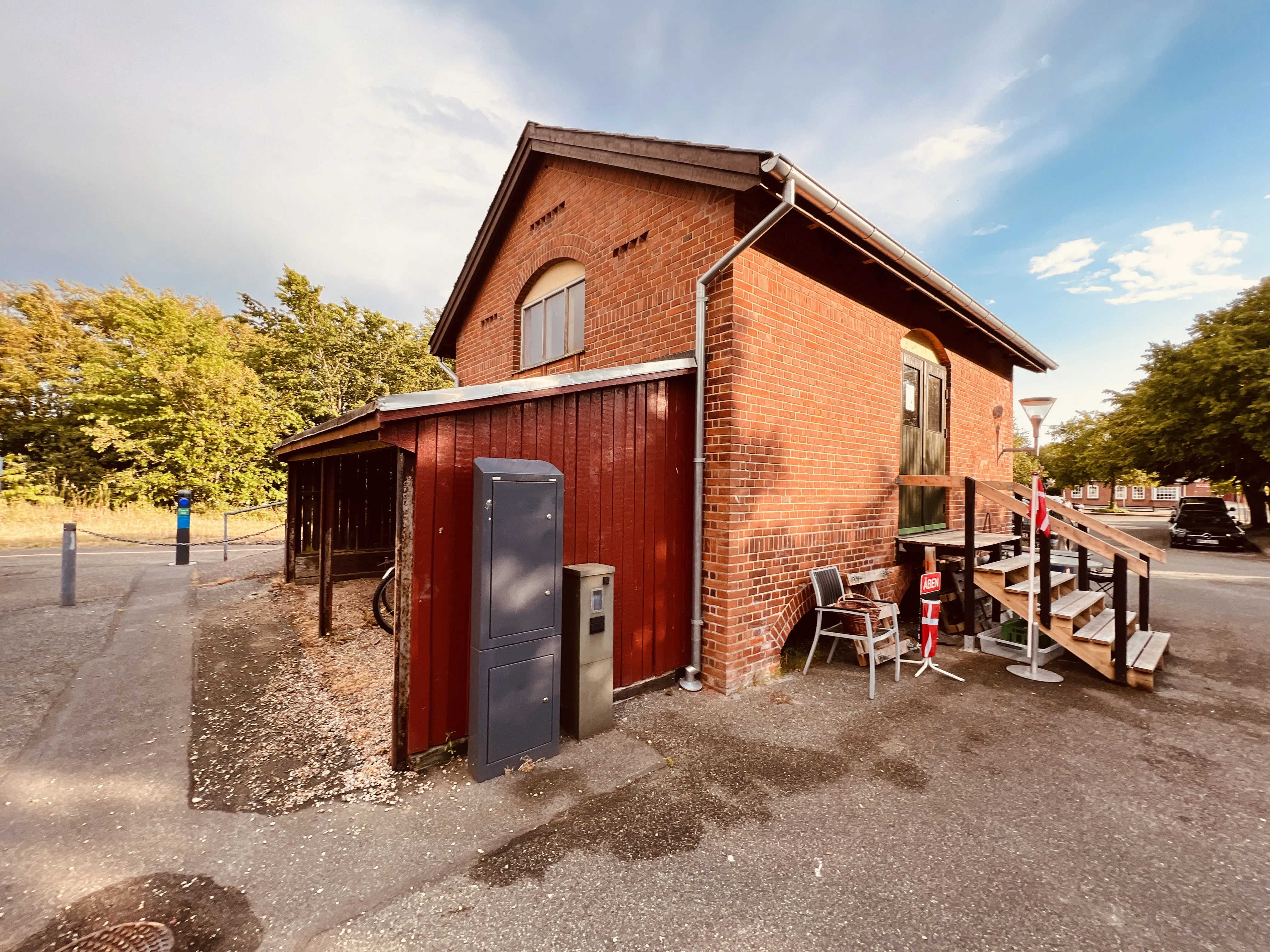 Billede af Henne Stations varehus. Billede af Henne Stations varehus.