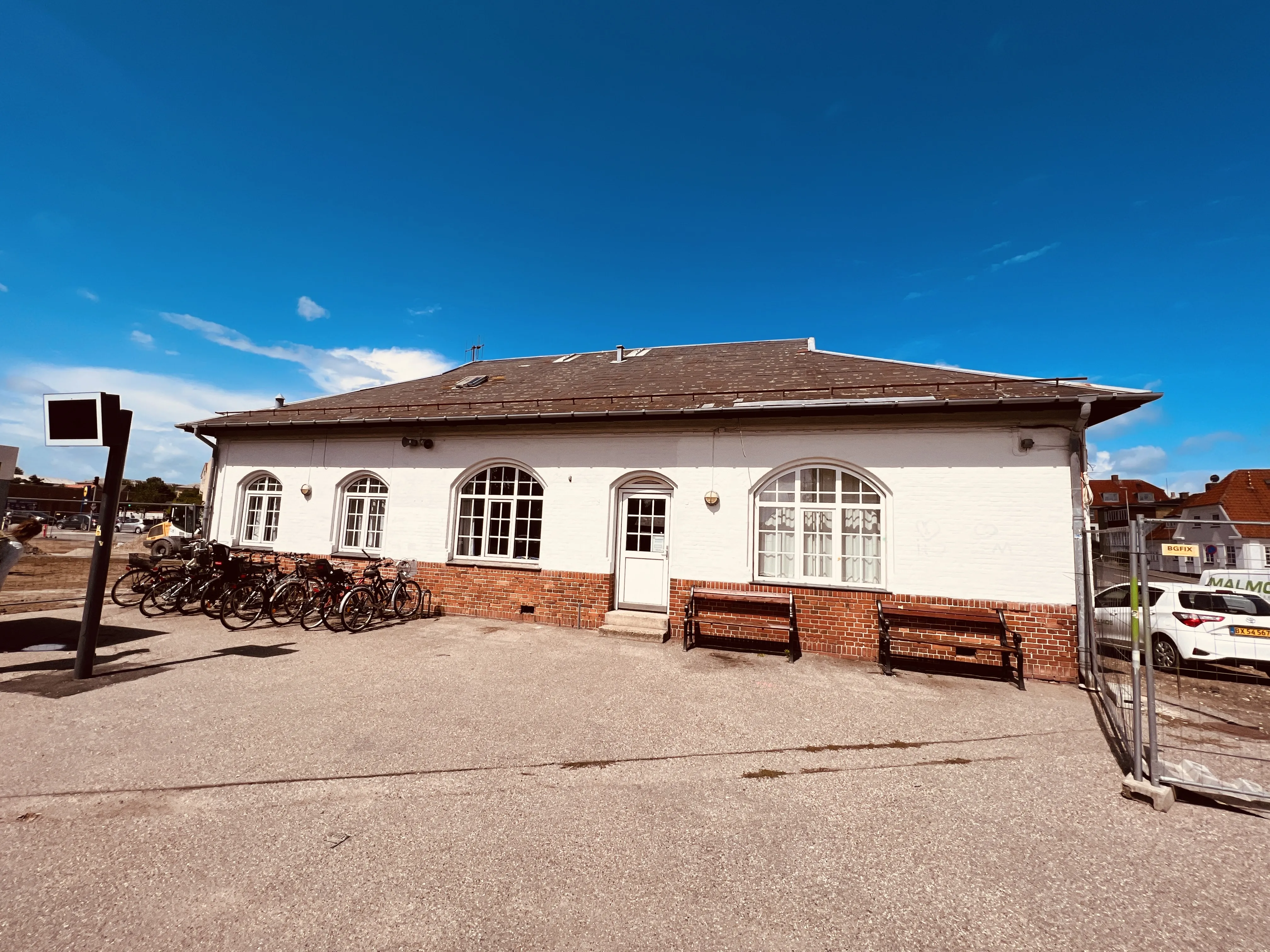 Billede af den oprindelige toldkammerbygning ved Nykøbing Sjælland Station. Billede af den oprindelige toldkammerbygning ved Nykøbing Sjælland Station.