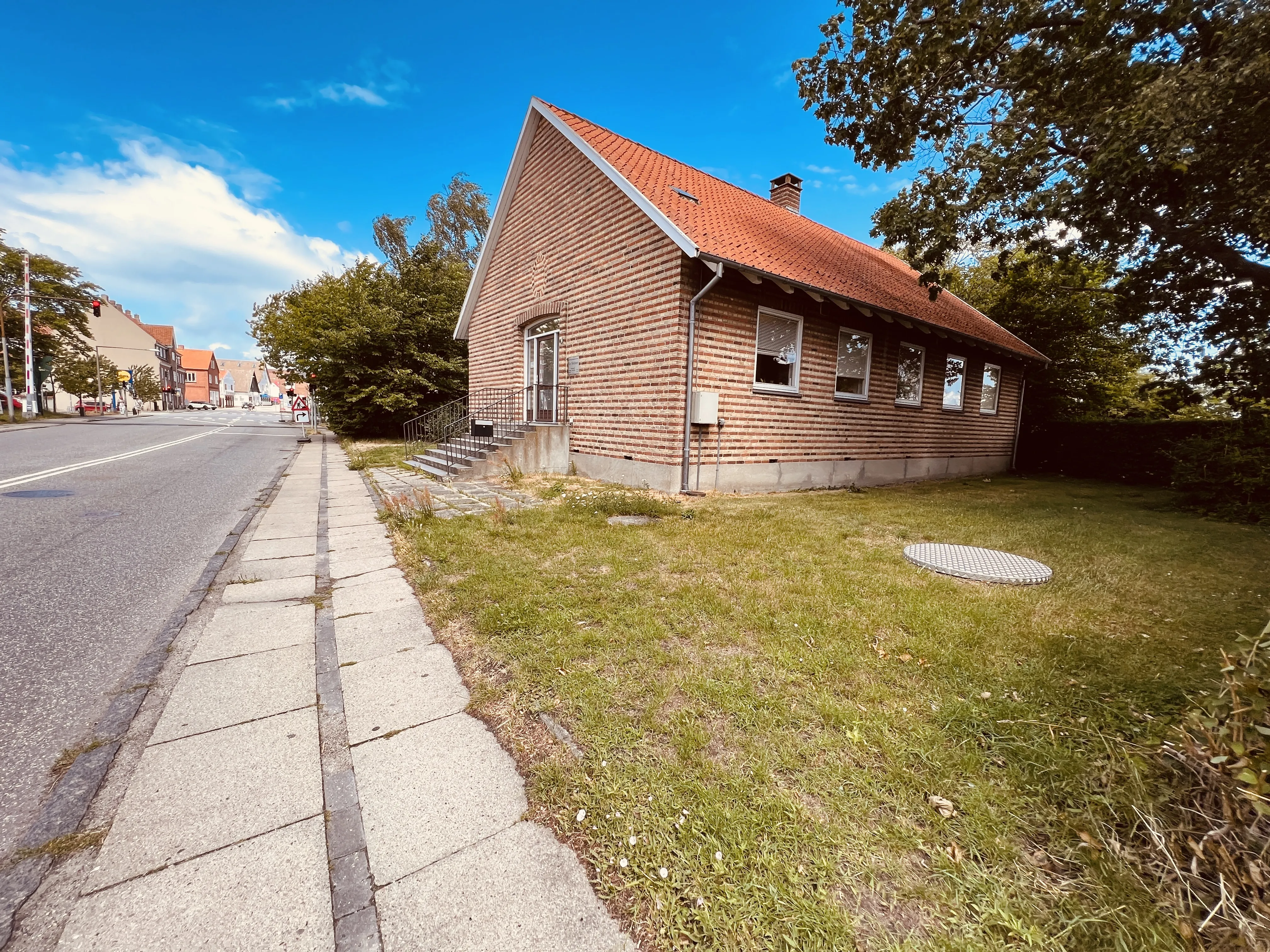 Billede af den "nye" toldkammerbygning fra 1953 ved Nykøbing Sjælland Station. Billede af den "nye" toldkammerbygning fra 1953 ved Nykøbing Sjælland Station.