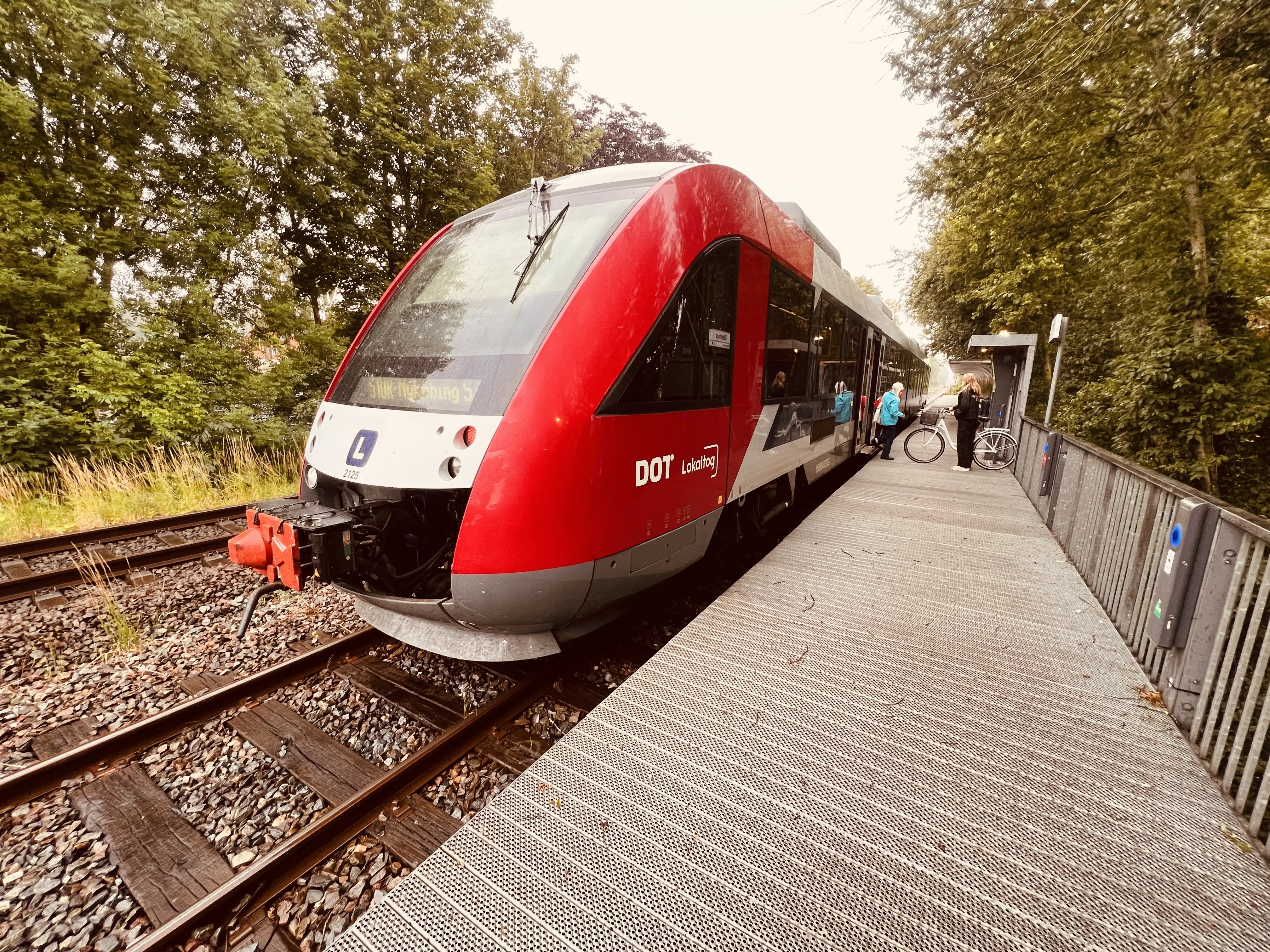 Billede af LT 2025-2125, tidligere VL 2025-2125 fotograferet ud for Stenhus Trinbræt. Billede af LT 2025-2125, tidligere VL 2025-2125 fotograferet ud for Stenhus Trinbræt.
