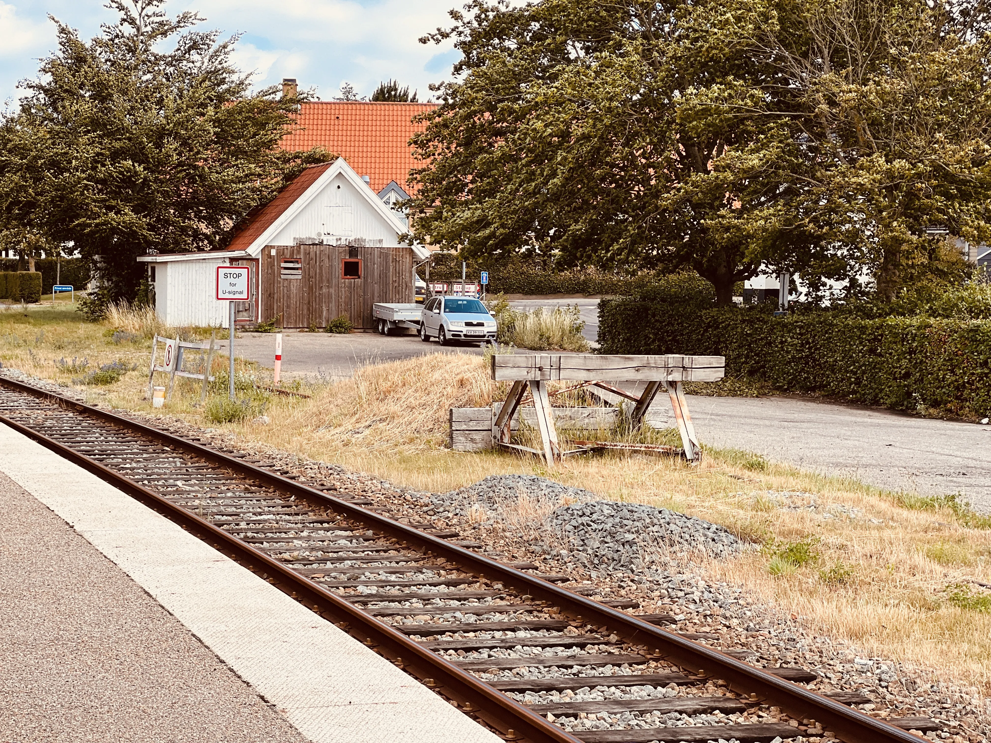 Billede af gammel stopbom ved Højby (Sjælland) Stations. Billede af gammel stopbom ved Højby (Sjælland) Stations.