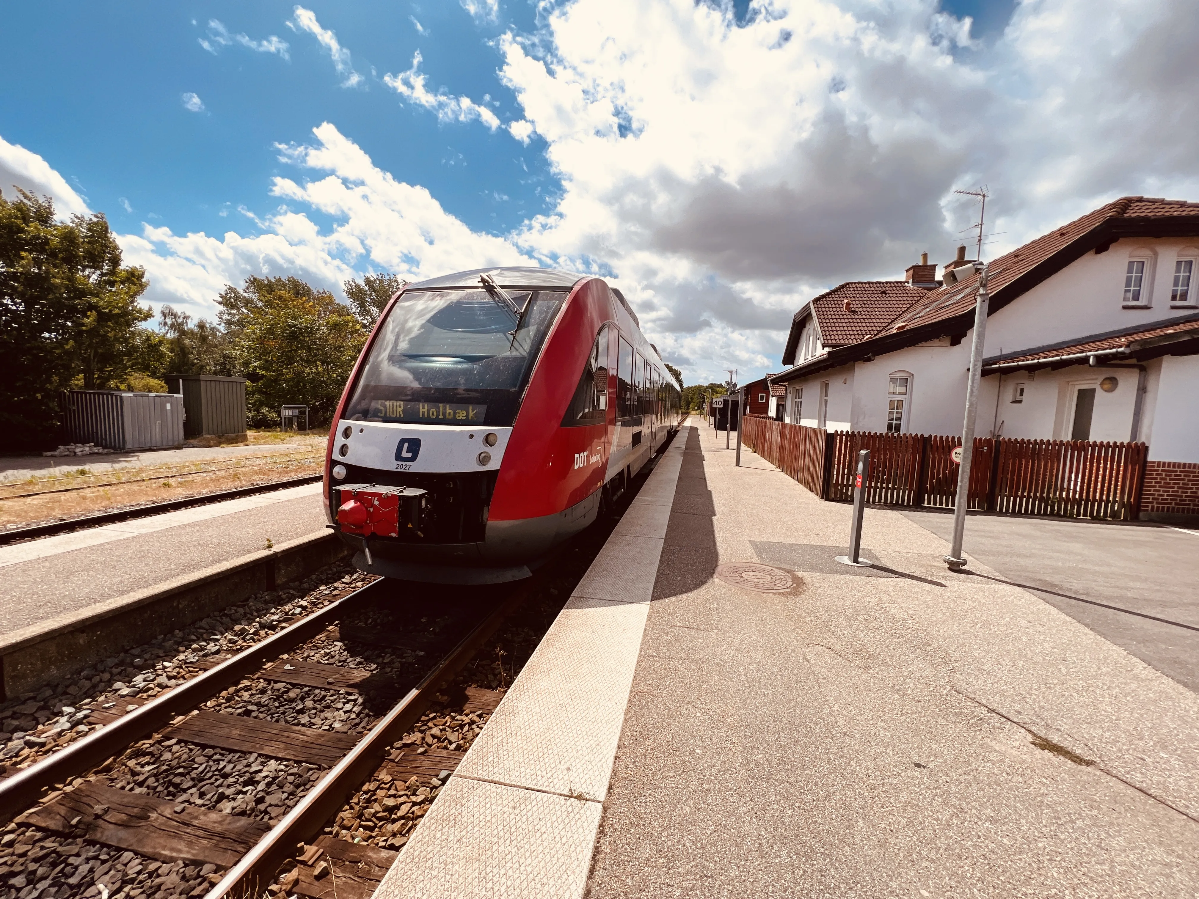 Billede af LT 2027-2127, tidligere VL 2027-2127 fotograferet ud for Højby (Sjælland) Station. Billede af LT 2027-2127, tidligere VL 2027-2127 fotograferet ud for Højby (Sjælland) Station.