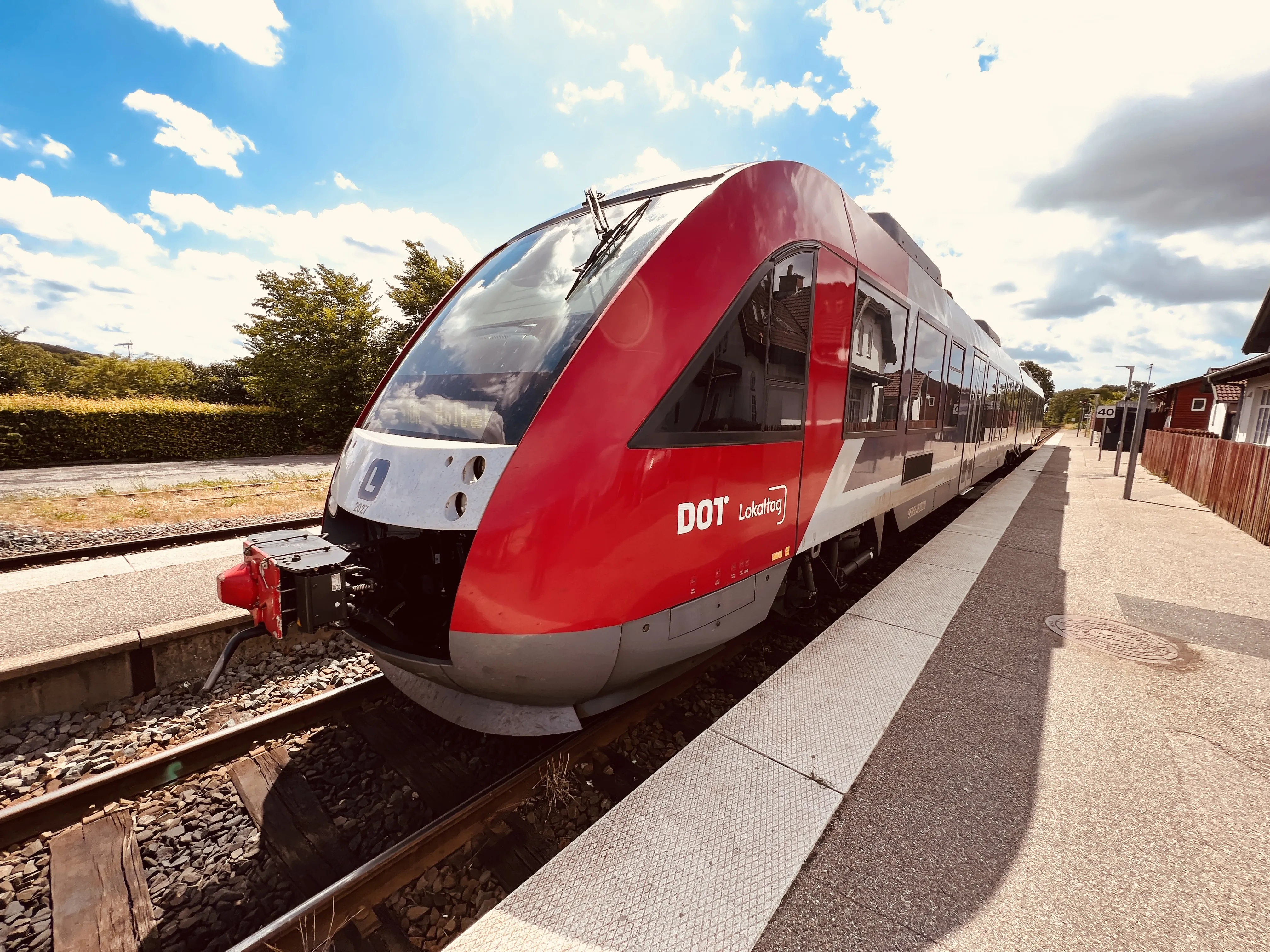 Billede af LT 2027-2127, tidligere VL 2027-2127 fotograferet ud for Højby (Sjælland) Station. Billede af LT 2027-2127, tidligere VL 2027-2127 fotograferet ud for Højby (Sjælland) Station.