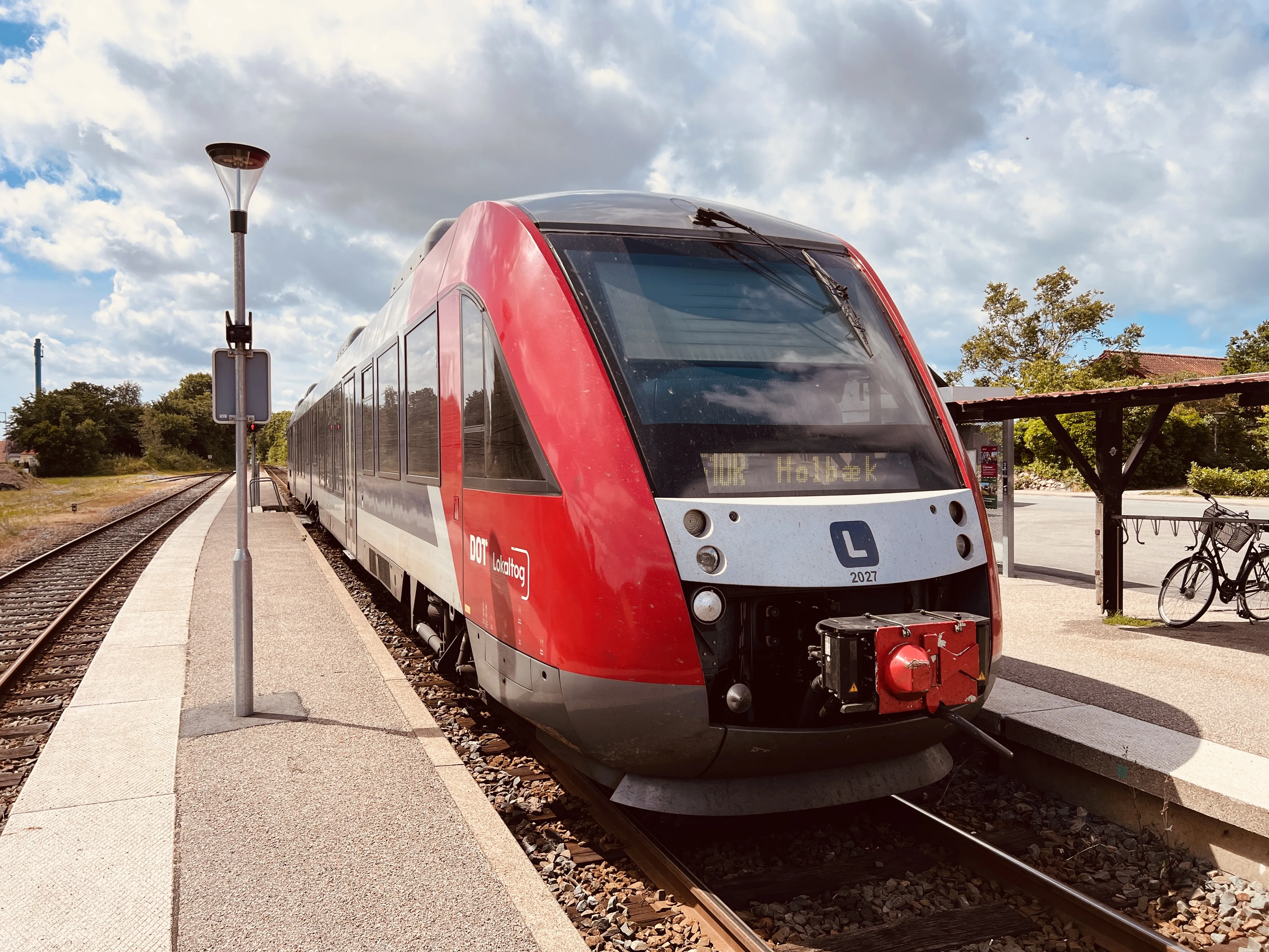 Billede af LT 2027-2127, tidligere VL 2027-2127 fotograferet ud for Højby (Sjælland) Station. Billede af LT 2027-2127, tidligere VL 2027-2127 fotograferet ud for Højby (Sjælland) Station.