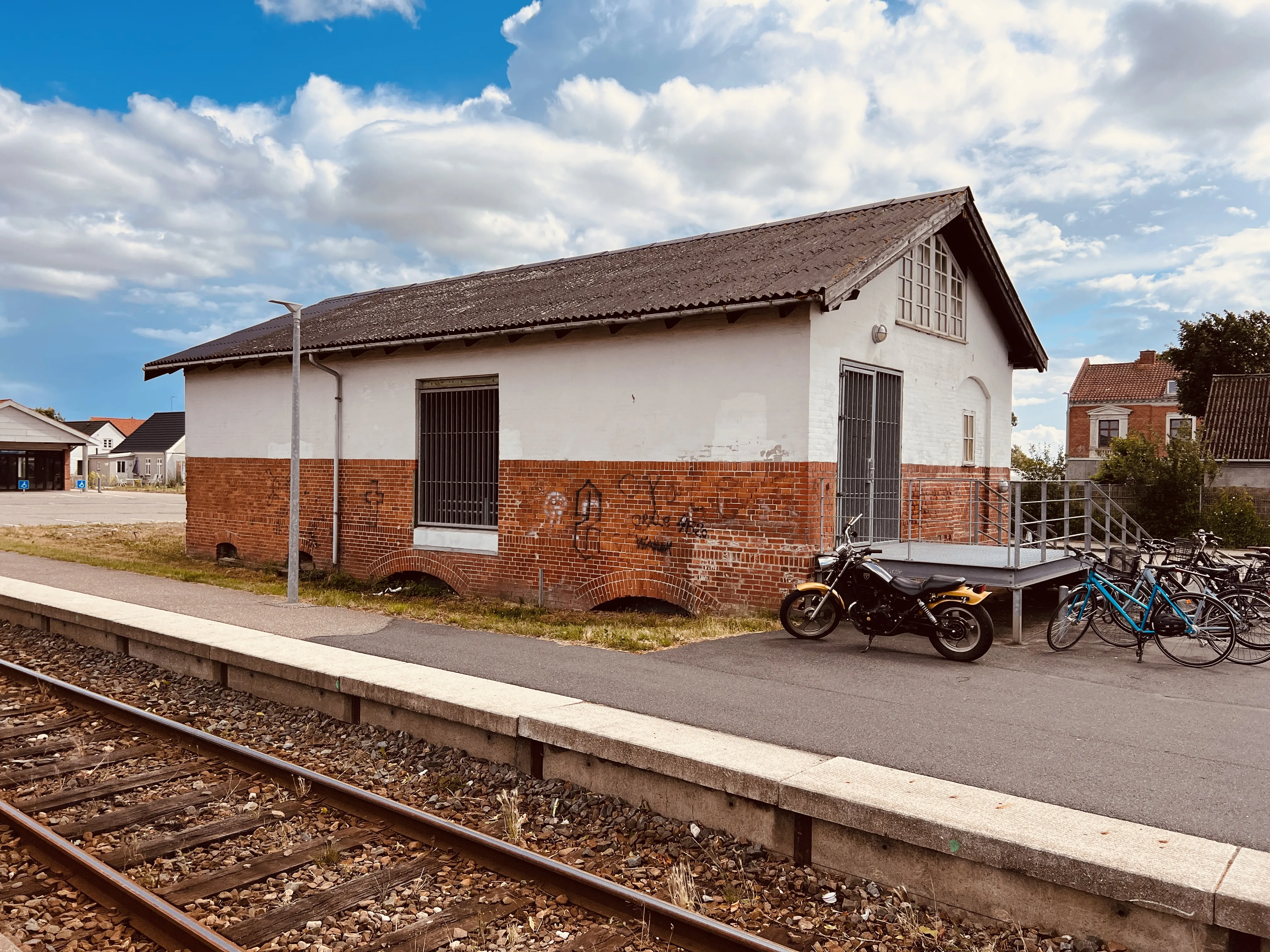 Billede af Svinninge Stations varehus. Billede af Svinninge Stations varehus.