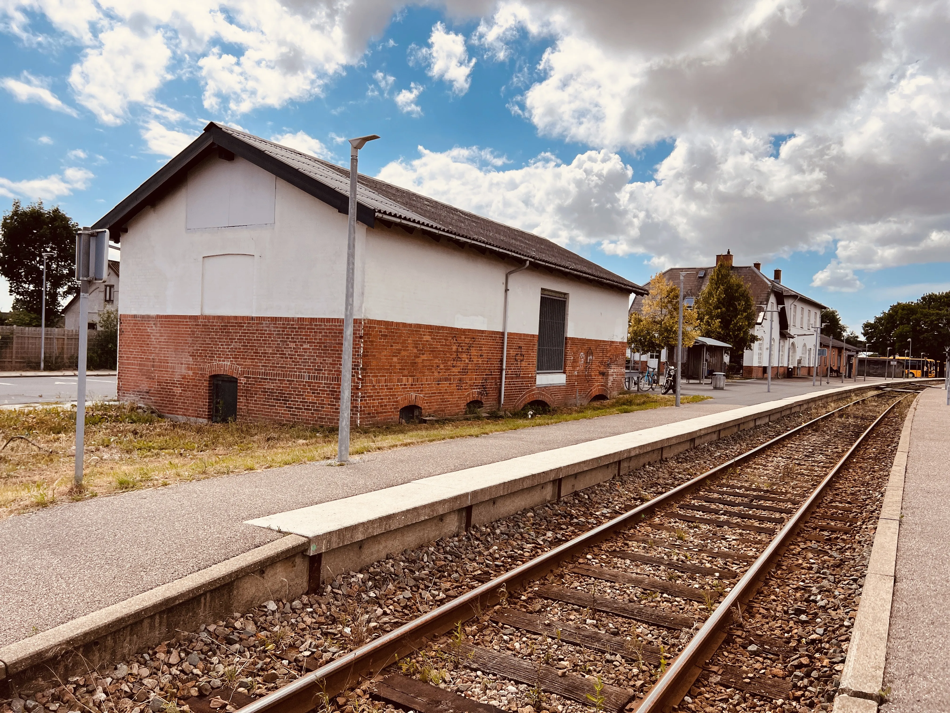 Billede af Svinninge Stations varehus. Billede af Svinninge Stations varehus.