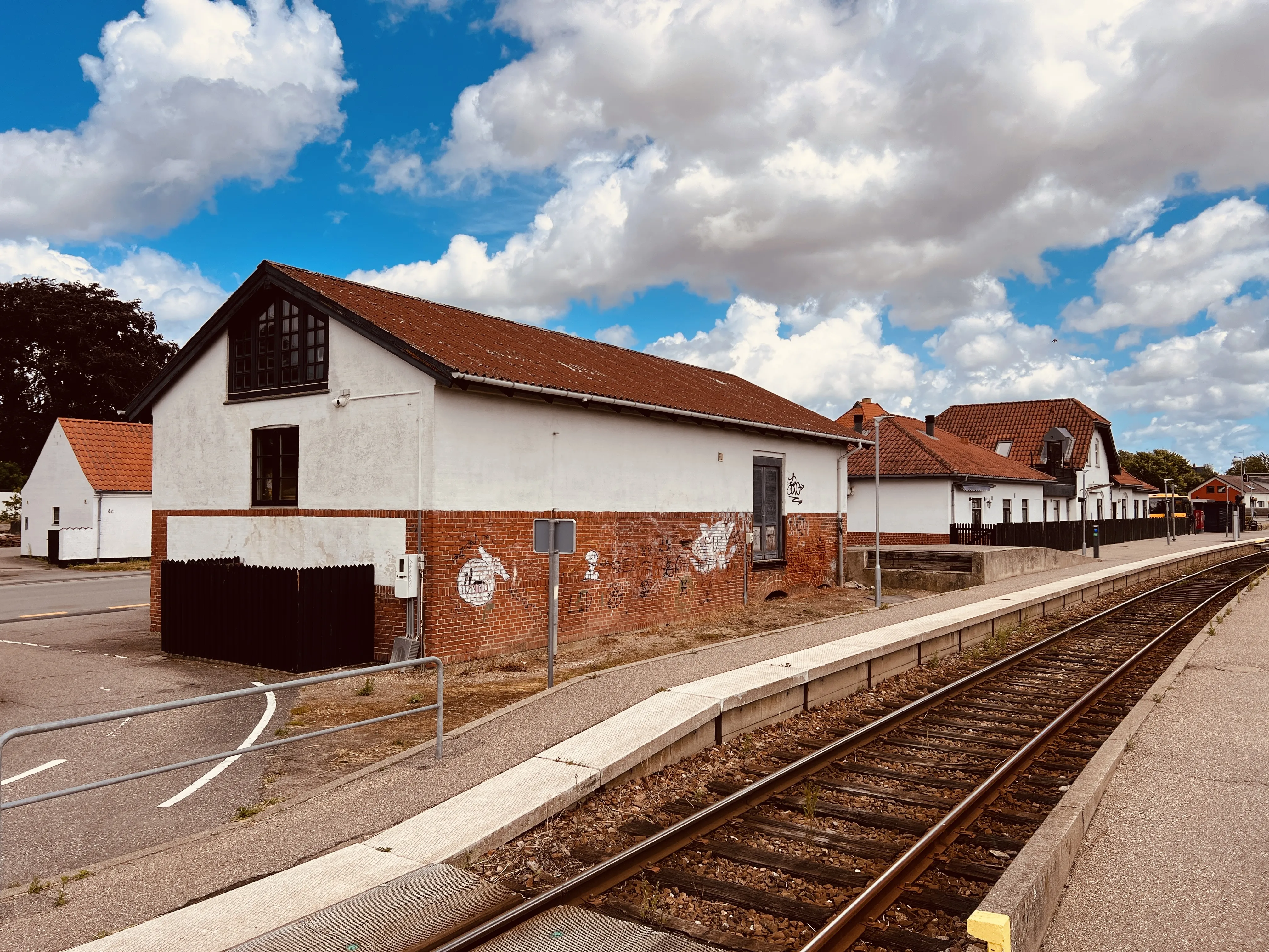 Billede af Asnæs Stations varehus. Billede af Asnæs Stations varehus.