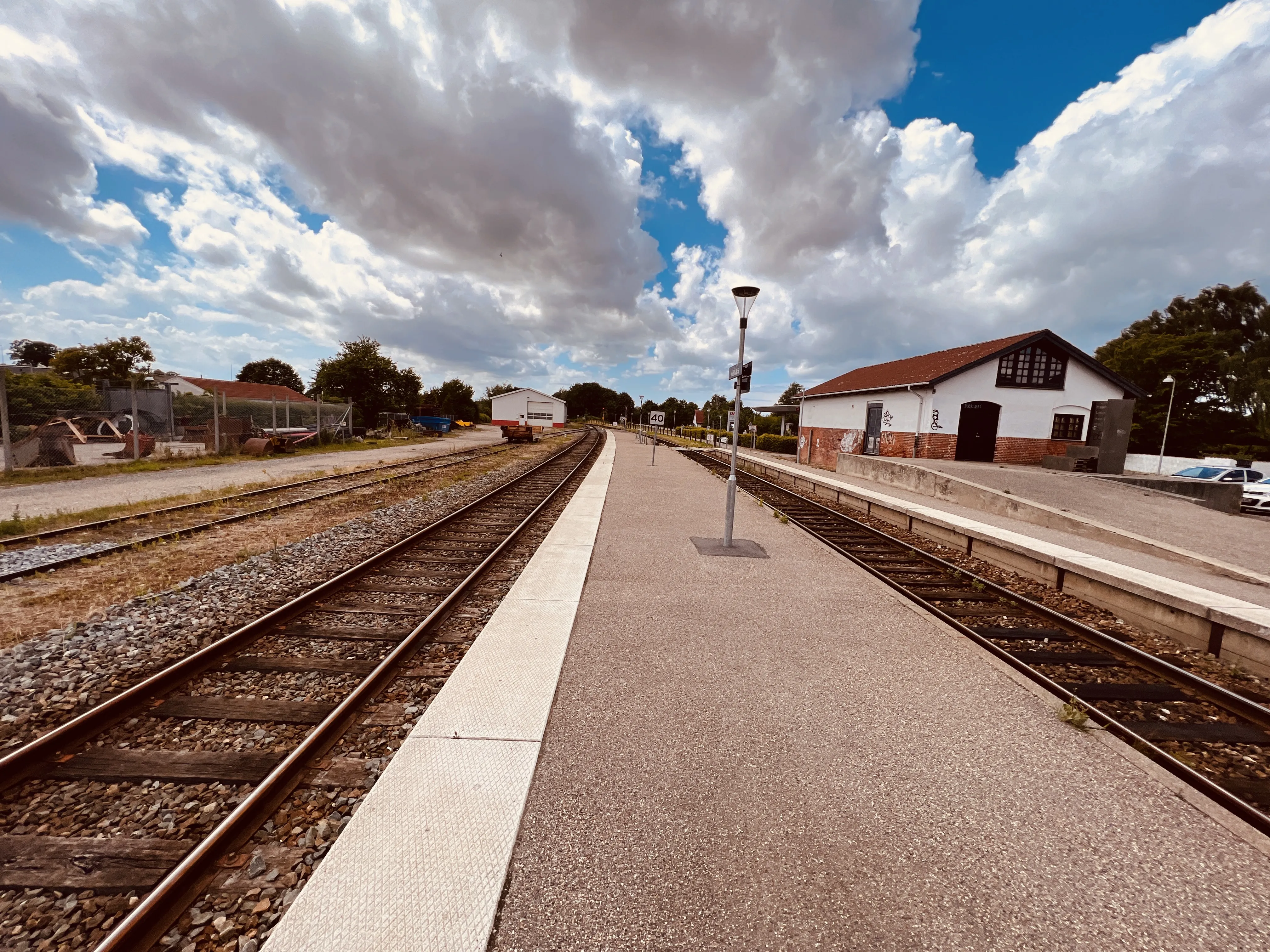Billede af Asnæs Stations varehus. Billede af Asnæs Stations varehus.