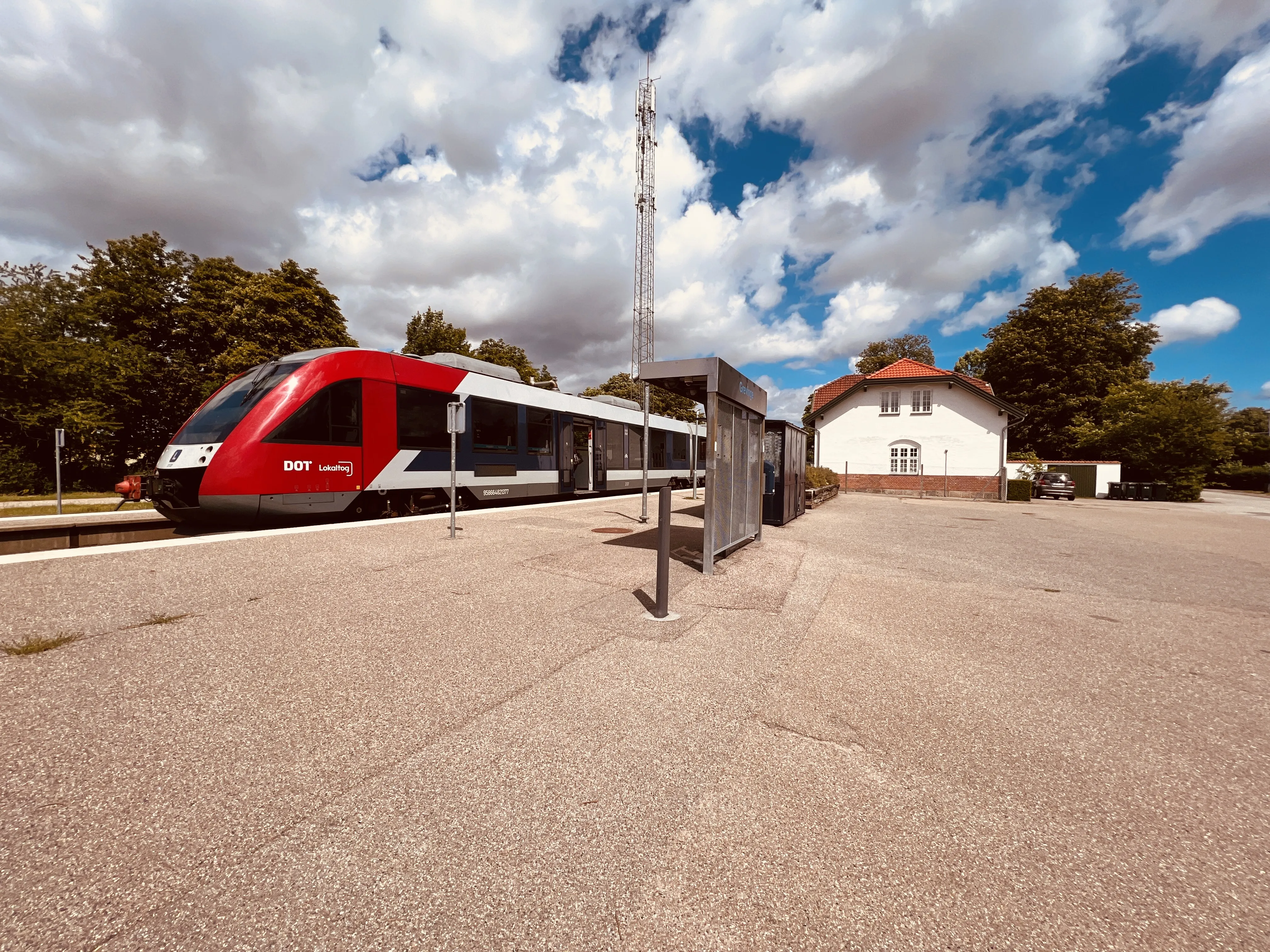 Billede af tog ud for Grevinge Station. Billede af tog ud for Grevinge Station.