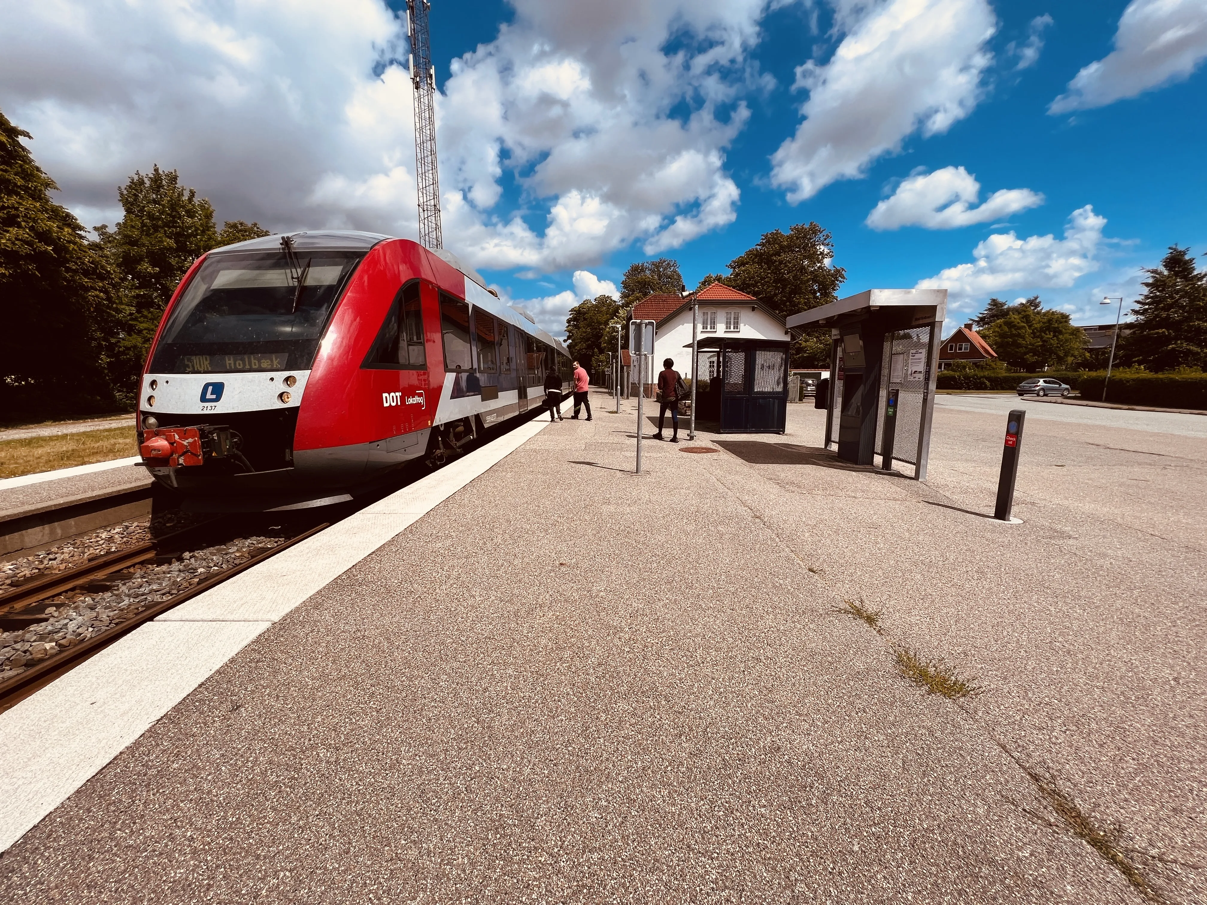 Billede af tog ud for Grevinge Station. Billede af tog ud for Grevinge Station.