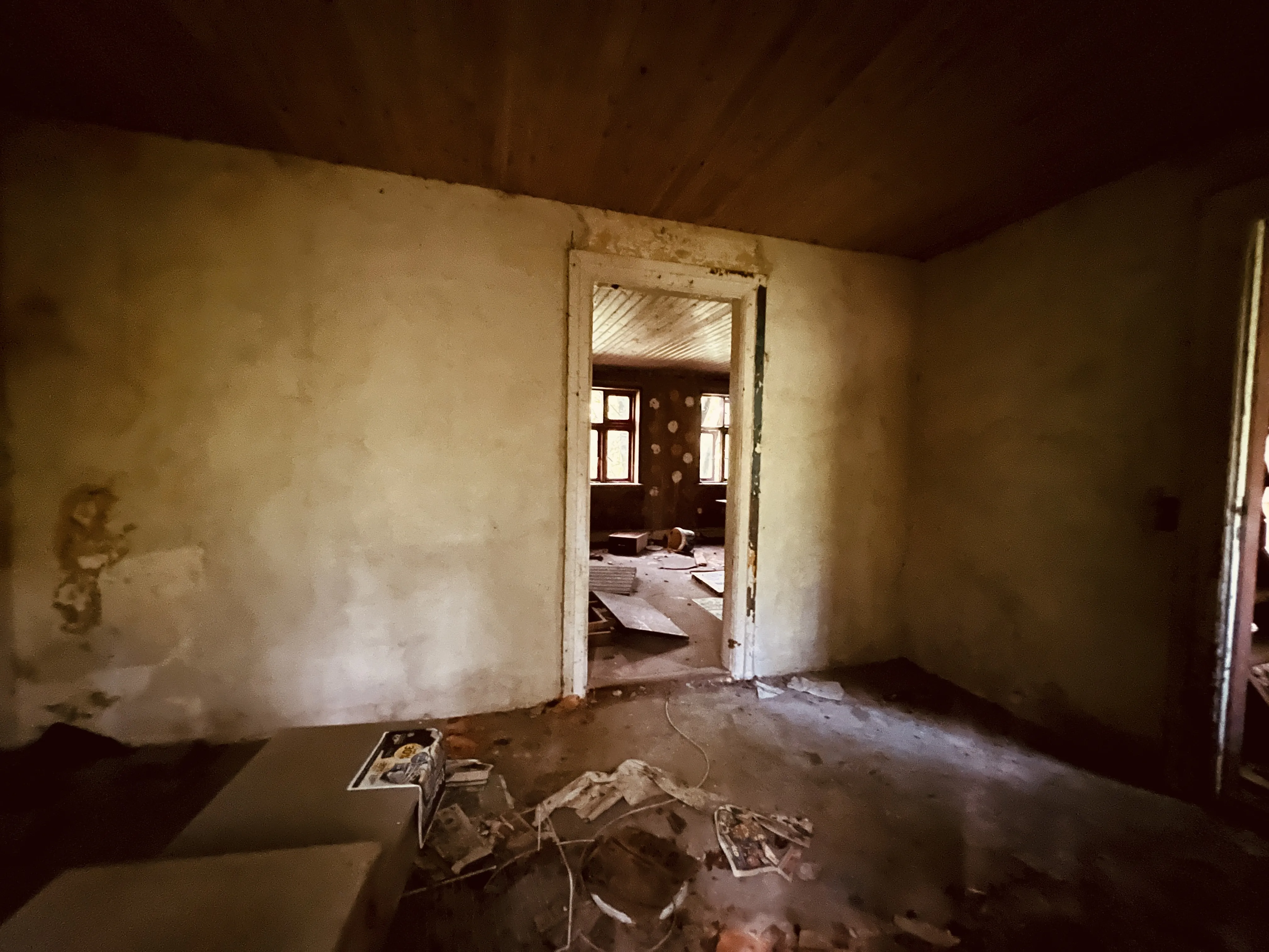 Billede af resterne af vogterhuset ved Vester Bjerndrup Trinbræt. Billede af resterne af vogterhuset ved Vester Bjerndrup Trinbræt.