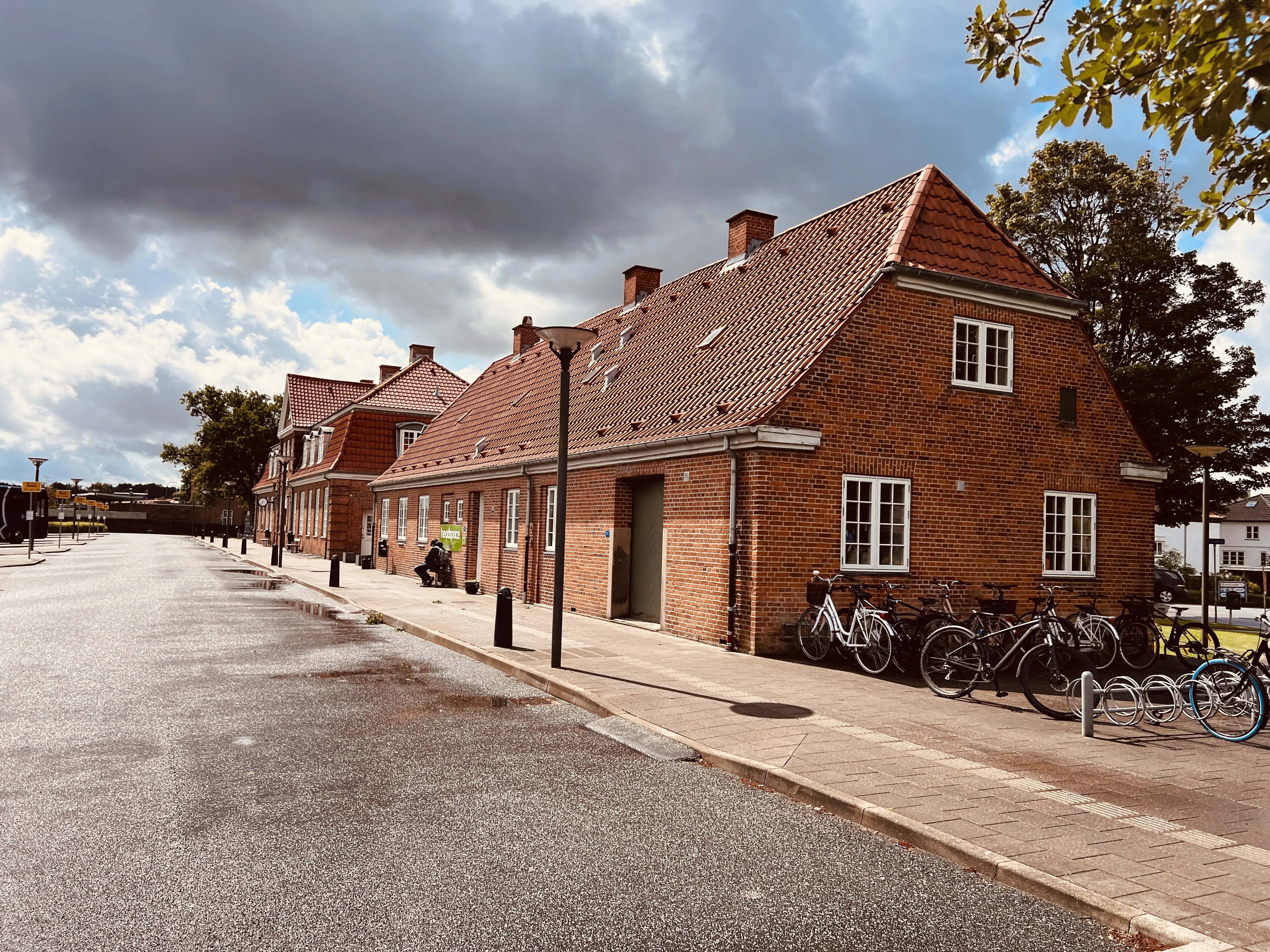 Billede af Grindsted Stations varehus. Billede af Grindsted Stations varehus.