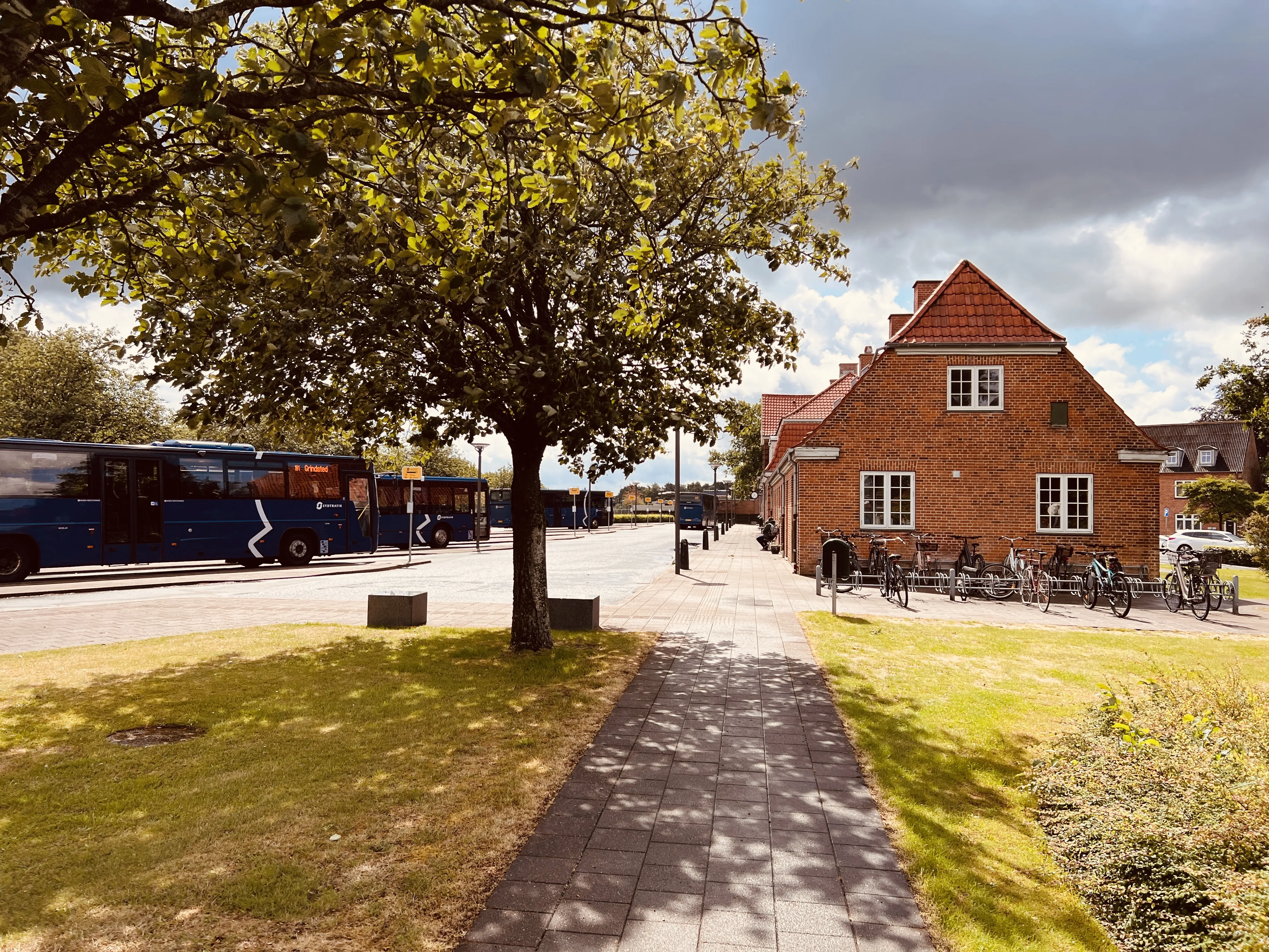 Billede af Grindsted Stations varehus. Billede af Grindsted Stations varehus.