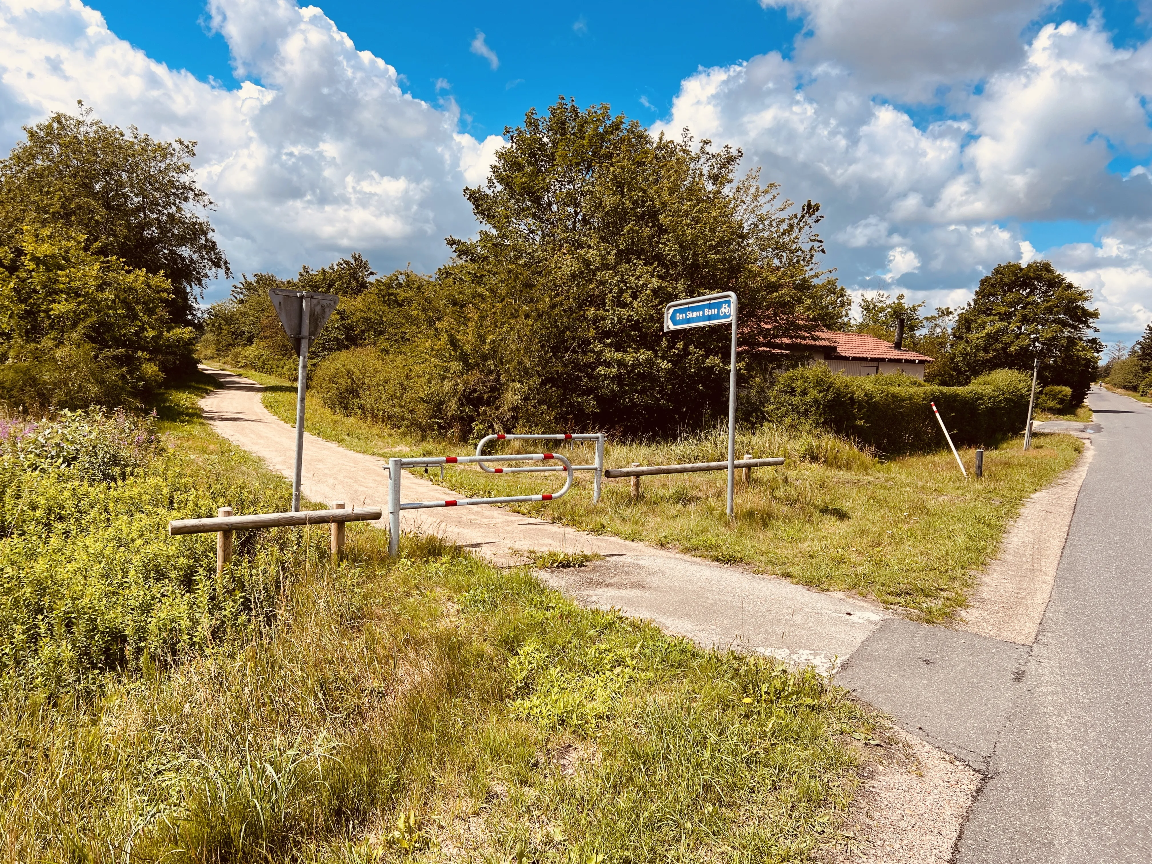 Billede af Kolstrupgaard Trinbræt - Trinbræt er nedrevet, men Kolstrupgaard Trinbræt har ligget her. Billede af Kolstrupgaard Trinbræt - Trinbræt er nedrevet, men Kolstrupgaard Trinbræt har ligget her.