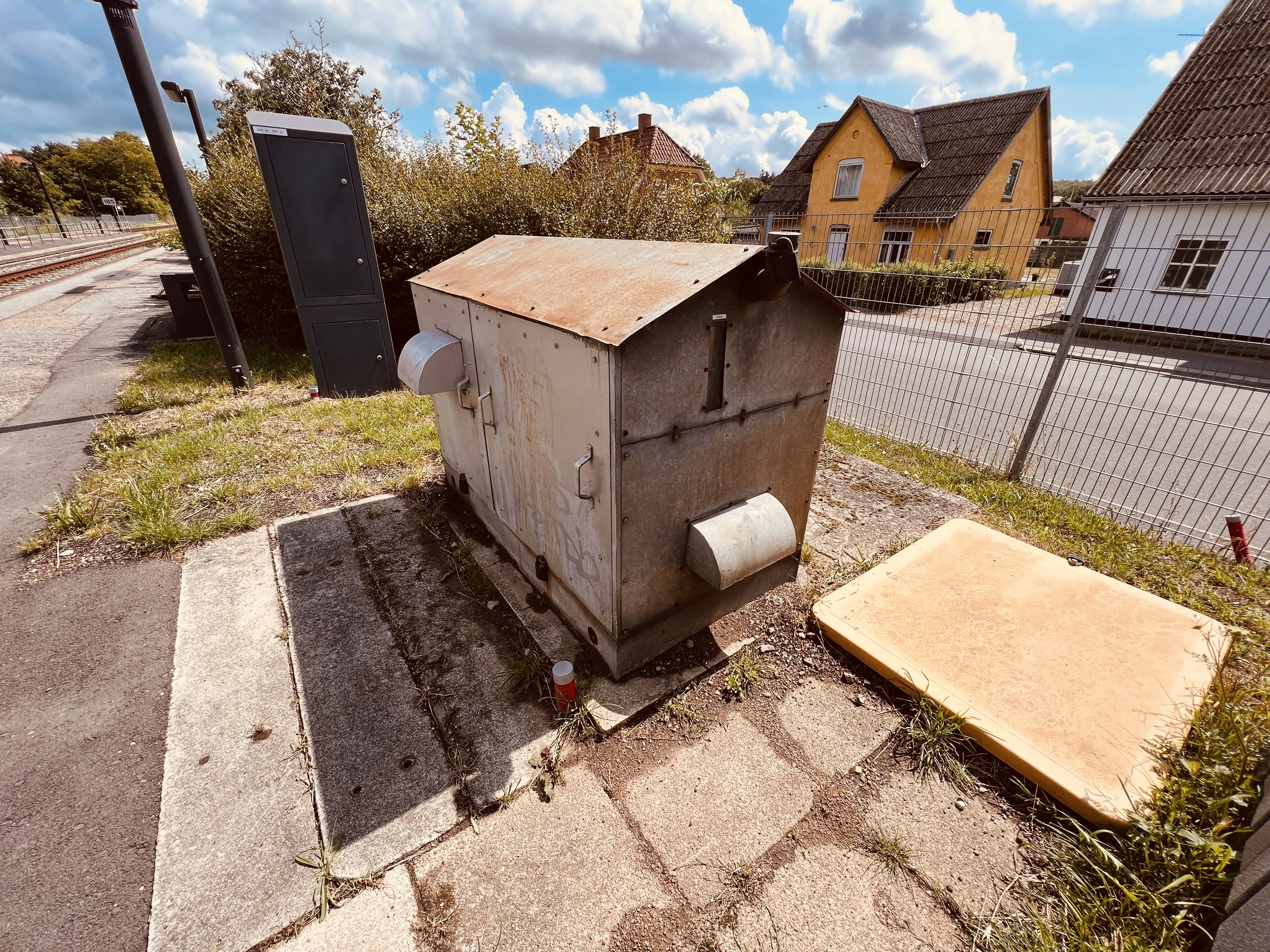 Billede af Pedershaab nødgeneratoren ved Svebølle Trinbræt. Billede af Pedershaab nødgeneratoren ved Svebølle Trinbræt.