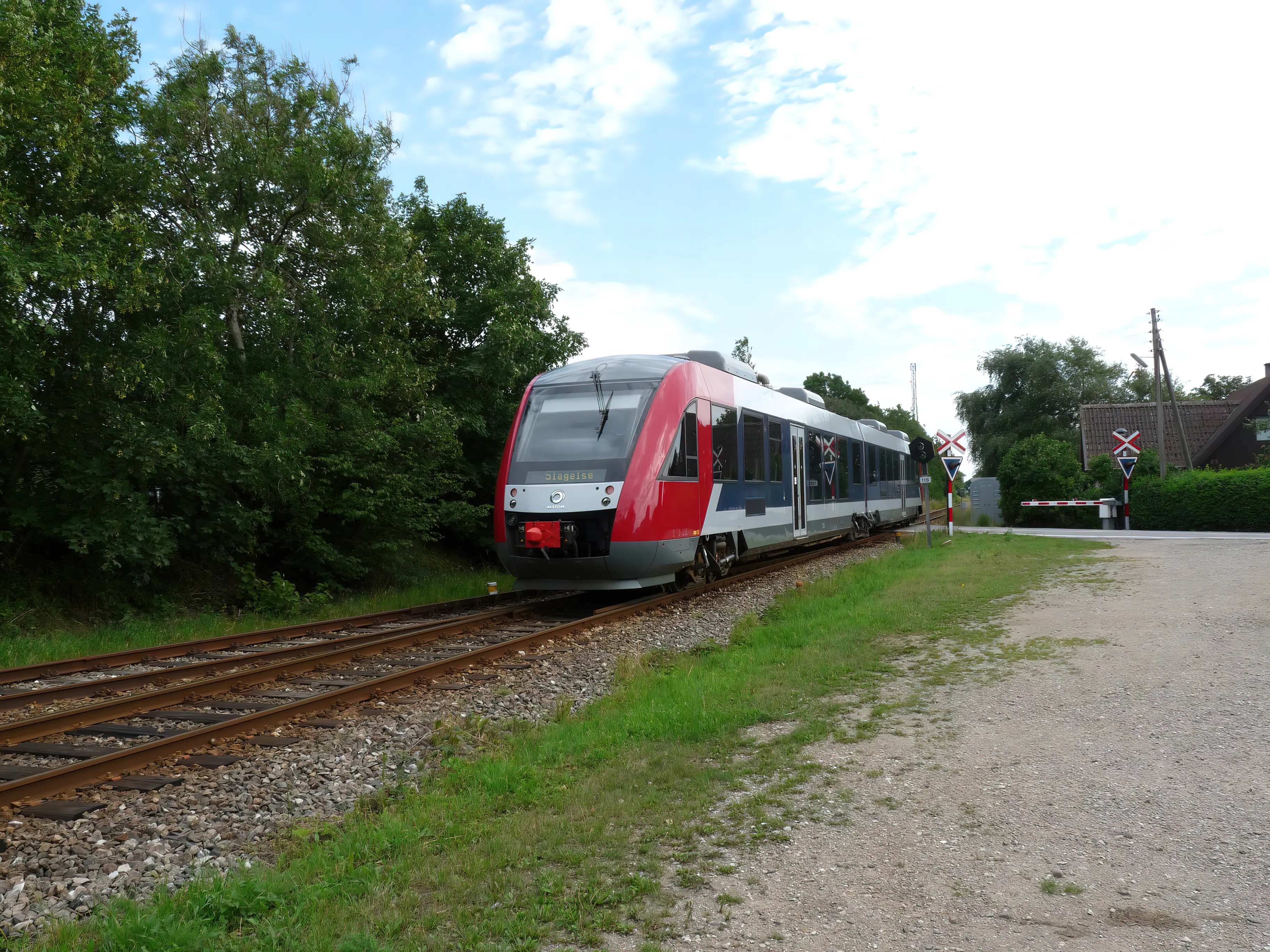 Billede af RTOG 2024-2124, tidligere VL 2024-2124 fotograferet ud for Havrebjerg Station.