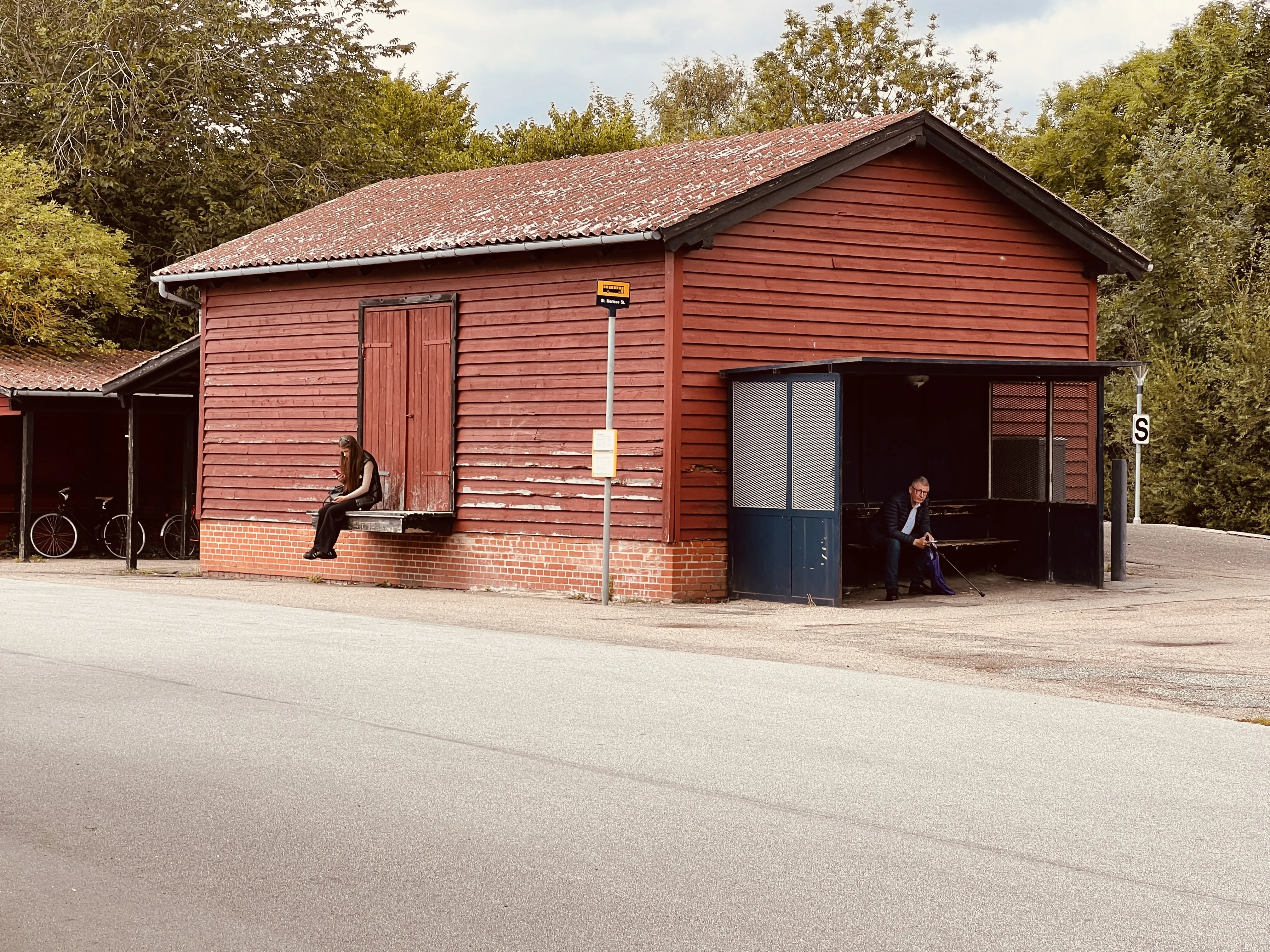 Billede af Store Merløse Stations varehus. Billede af Store Merløse Stations varehus.